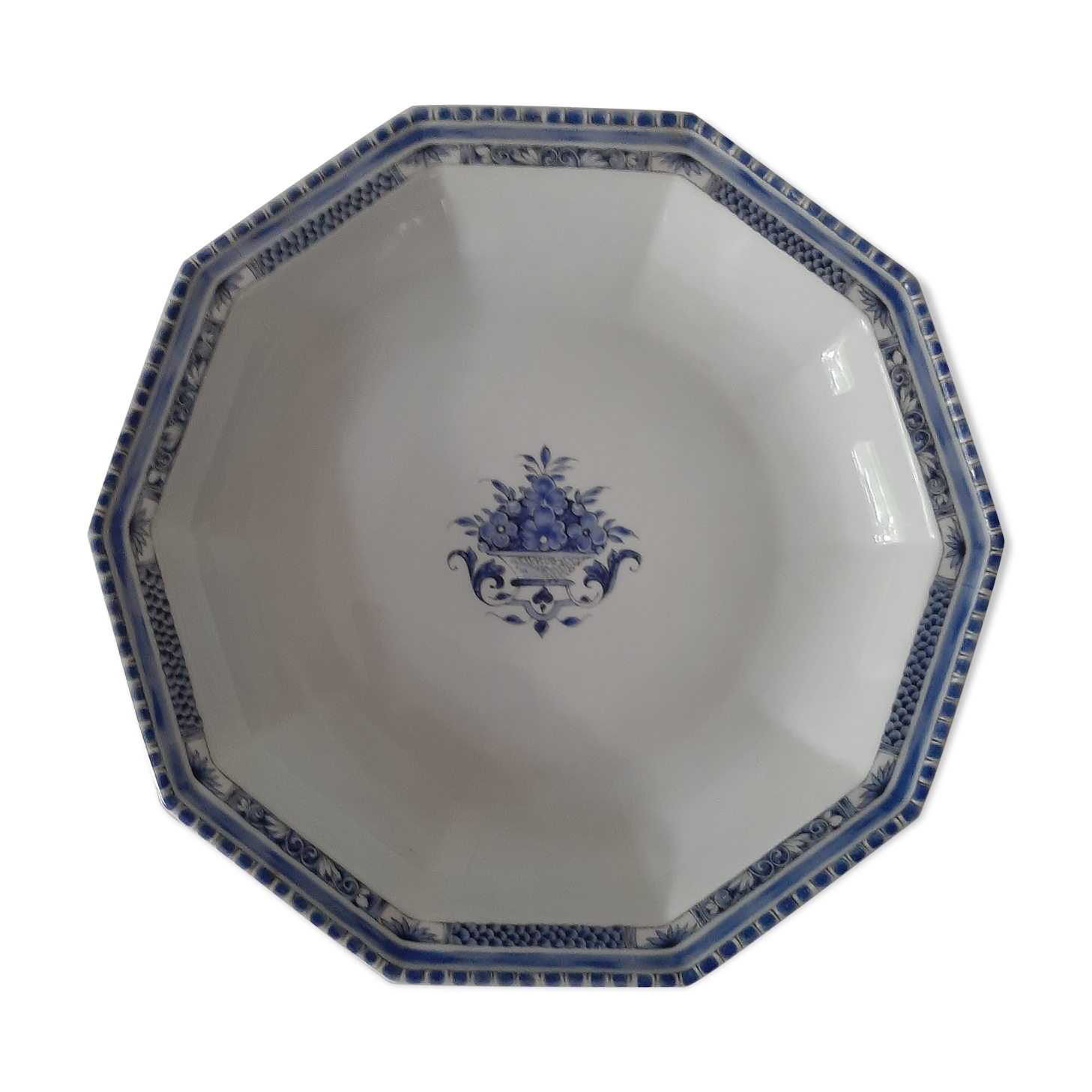 Plat creux porcelaine de Limoges forme Lotus, au Panier Bleu Vieux Rouen JL  Coquet