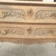 Commode dite " sauteuse " en bois massif