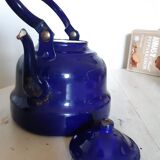 Midnight blue enamelled kettle