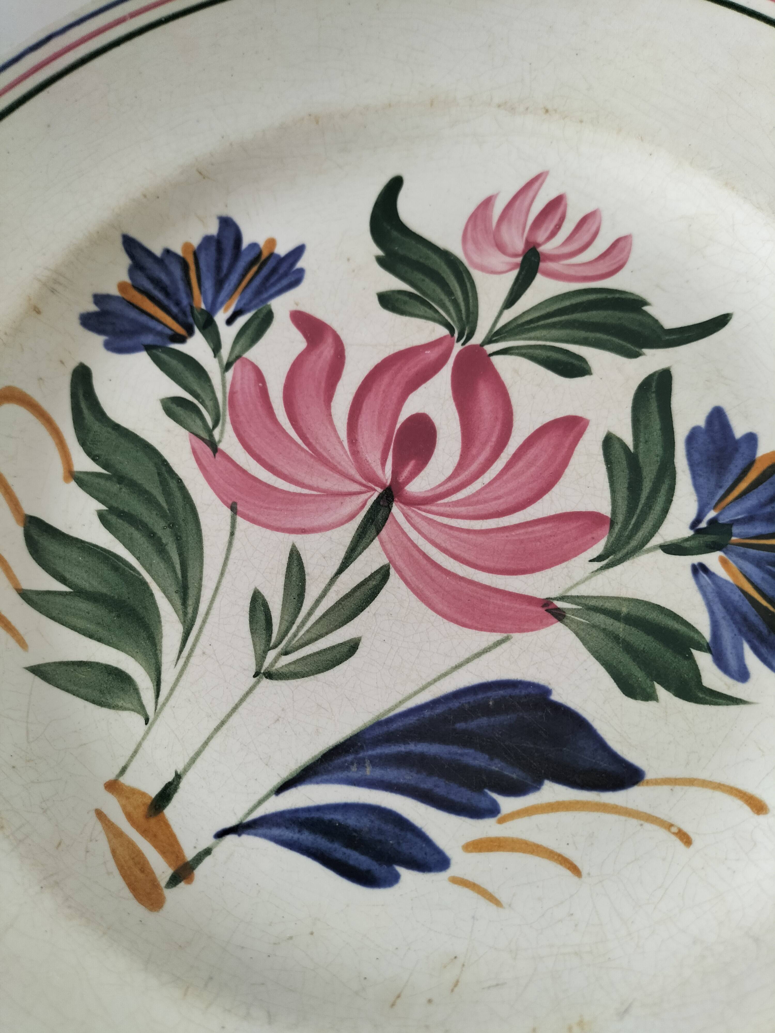 Set of 8 Saint Amand plates with stylized flower decoration 4122