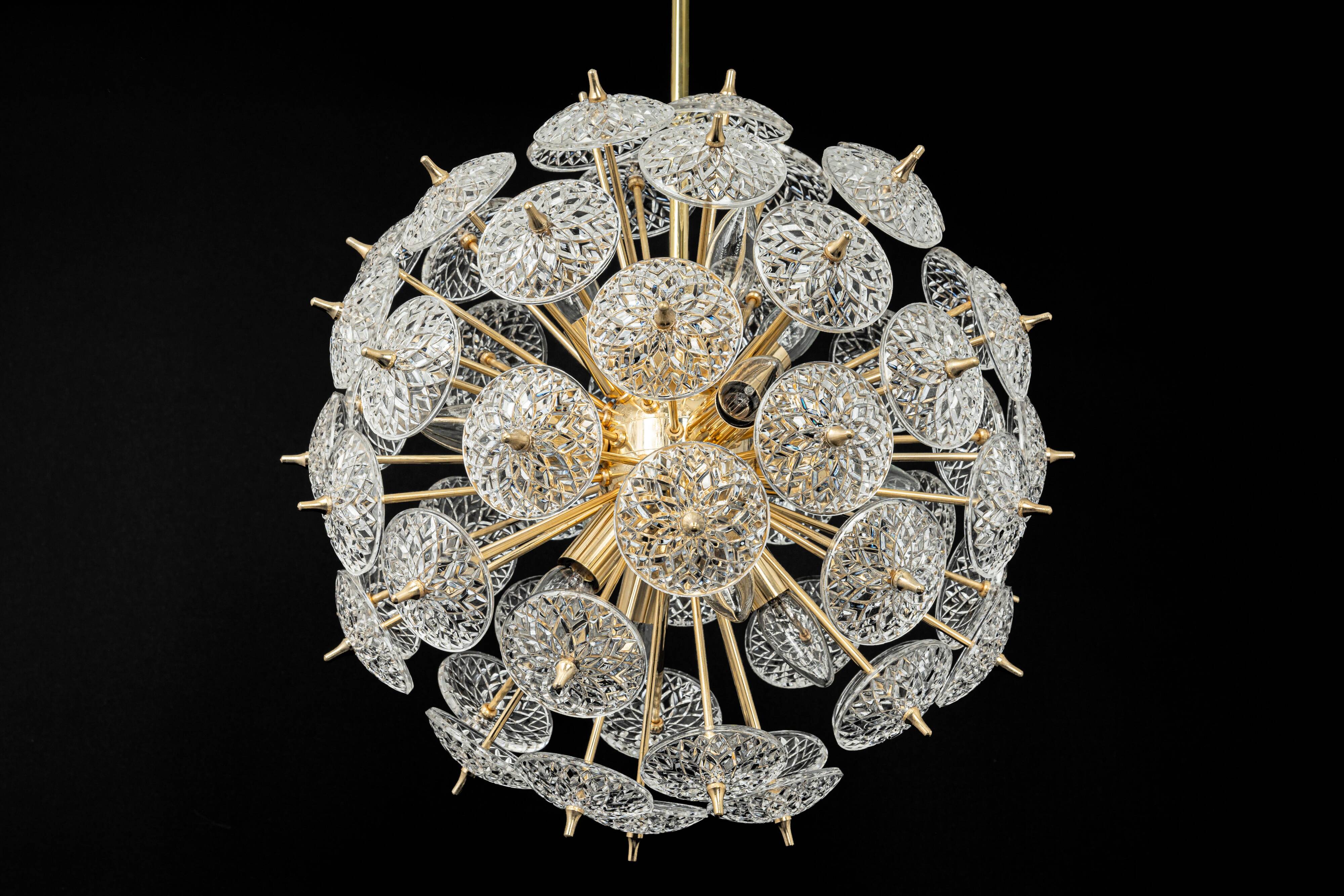 Grand superb Sputnik floral chandelier in glass and brass, Germany, 1960s.