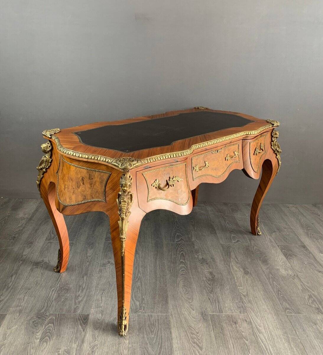 Bureau en marqueterie et bronze doré style Louis XV, XIXème siècle