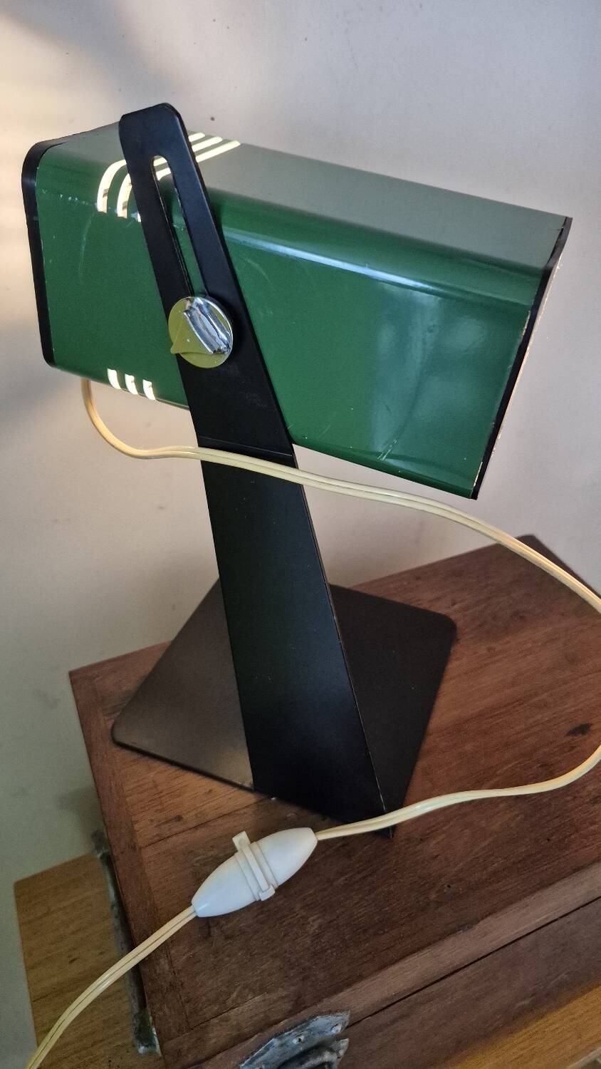 Phase spotlight model lamp