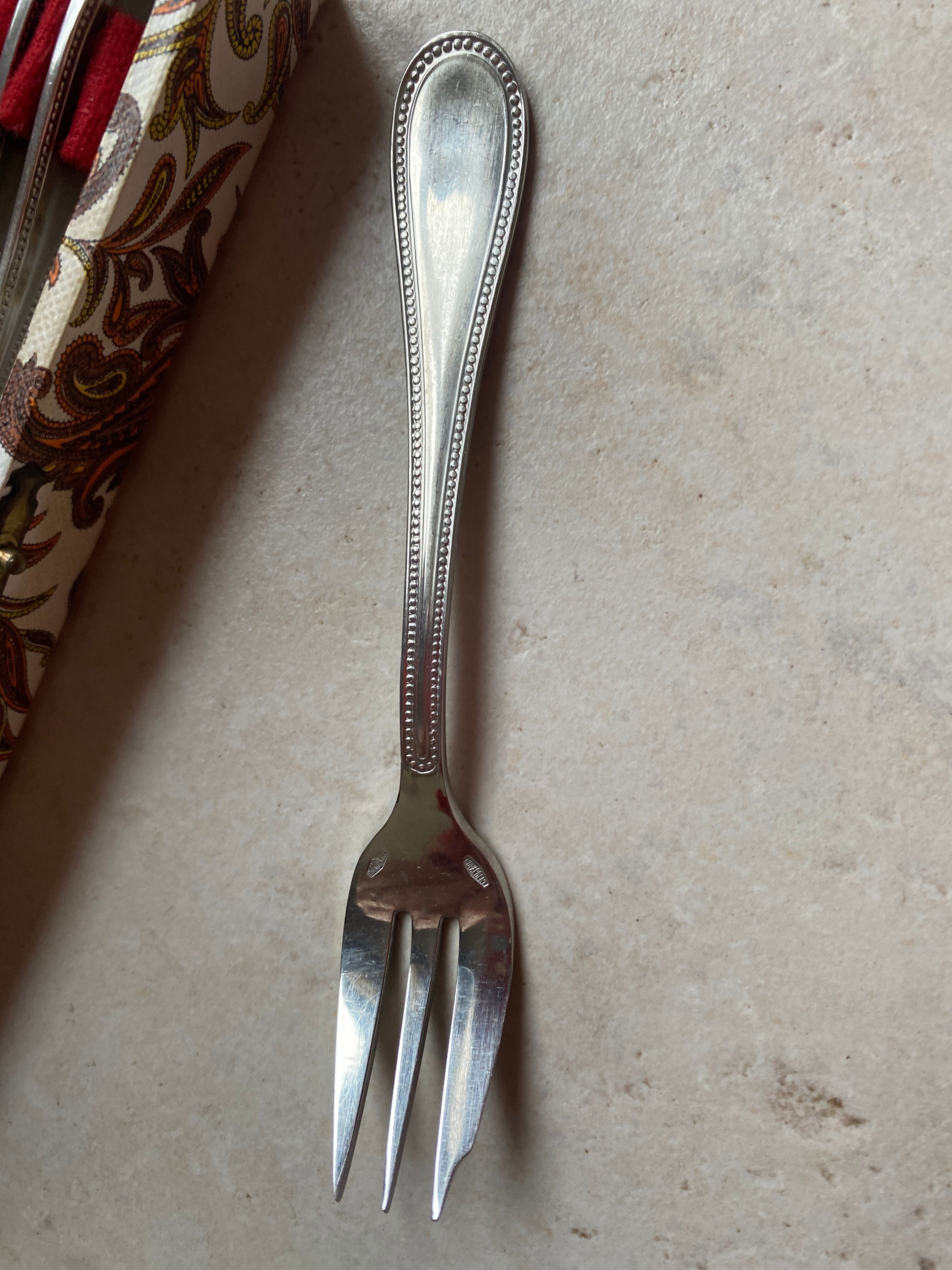 Écrin et fourchettes à gâteau vintage