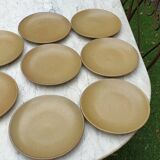 8 Assiettes plates en grès