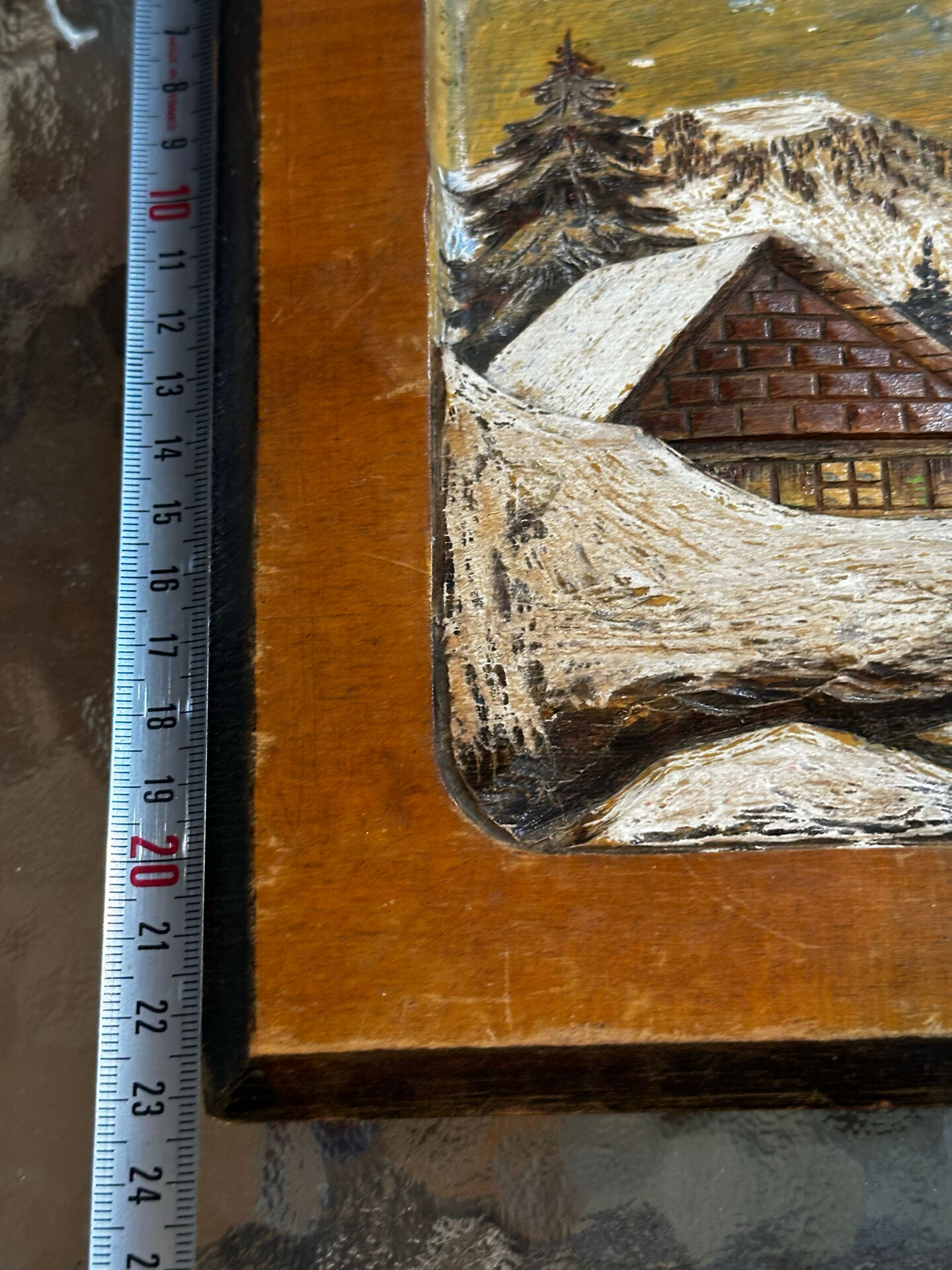 Alpine Table in carved and painted wood 23/32 cm