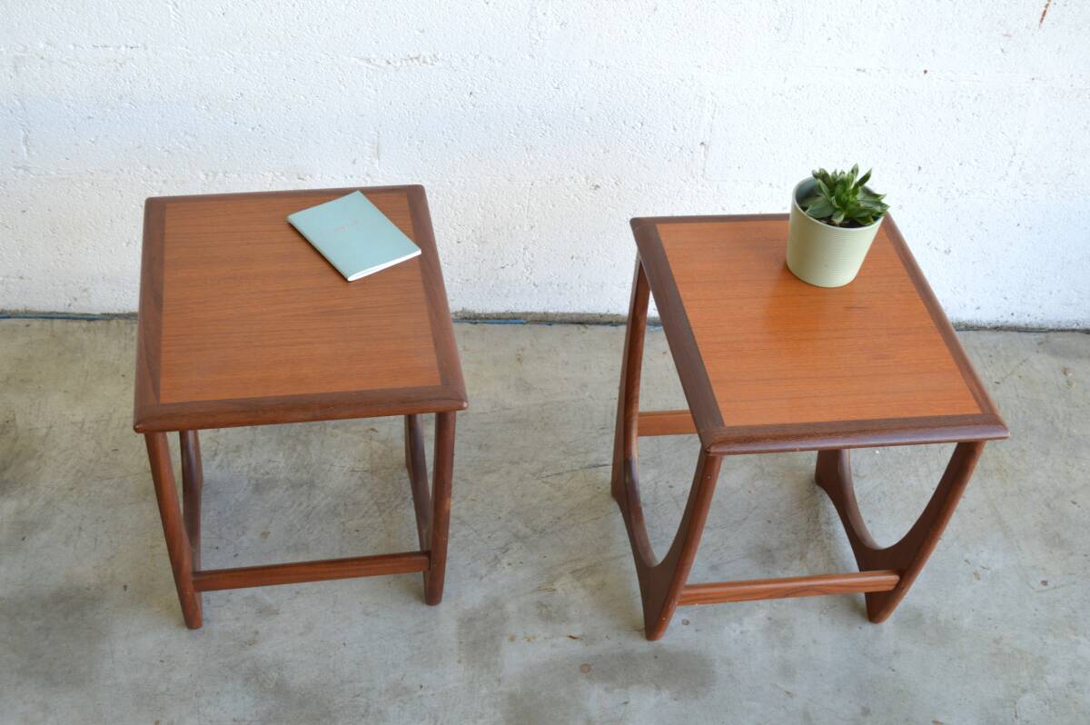 Paire de tables de nuit /d’appoint par G-Plan