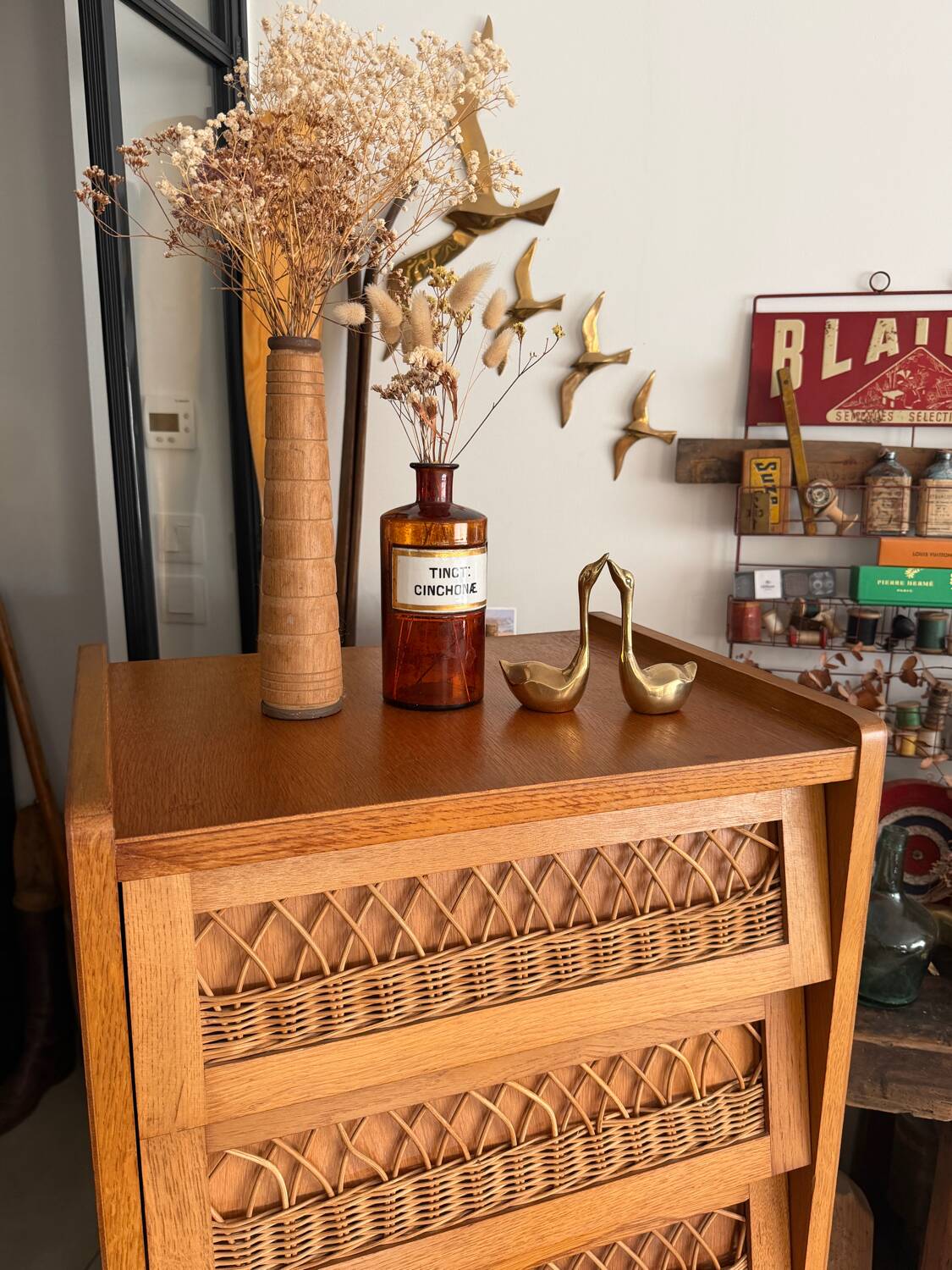 Vintage 1960s chest of drawers / chiffonnier with tapered legs and rattan.