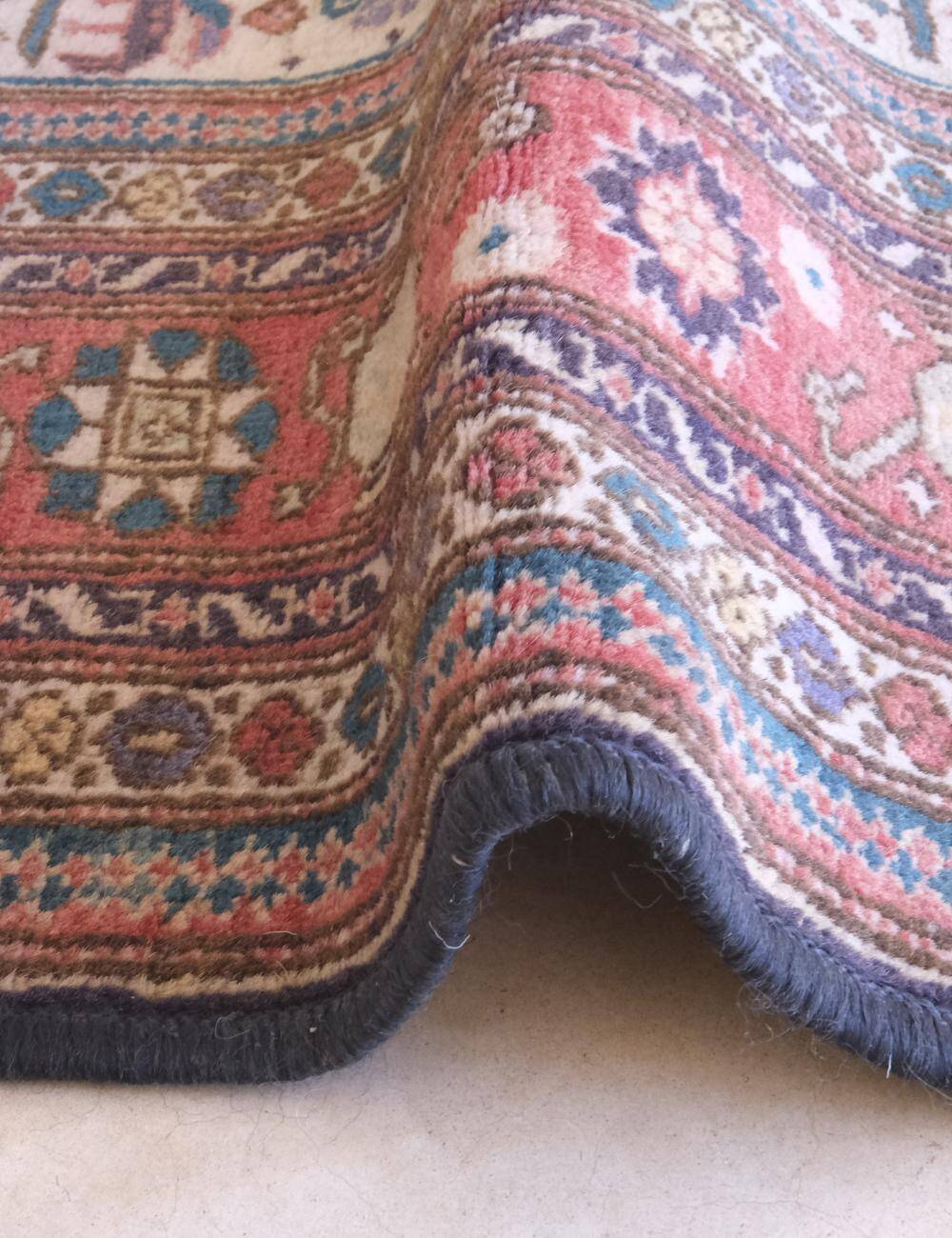 Vintage Persian rug - 197 x 140 cm