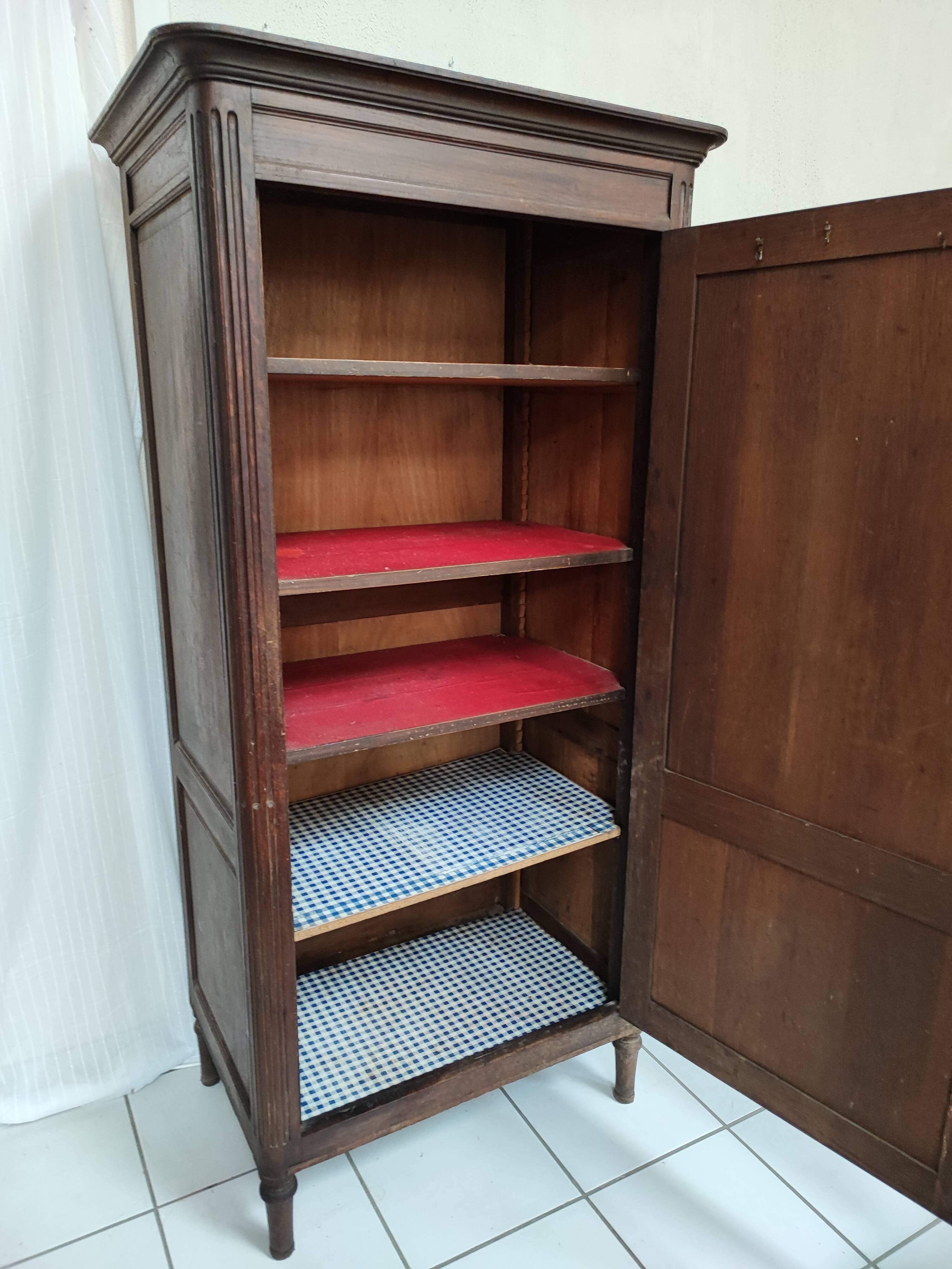 Bonnetière man standing cabinet a door