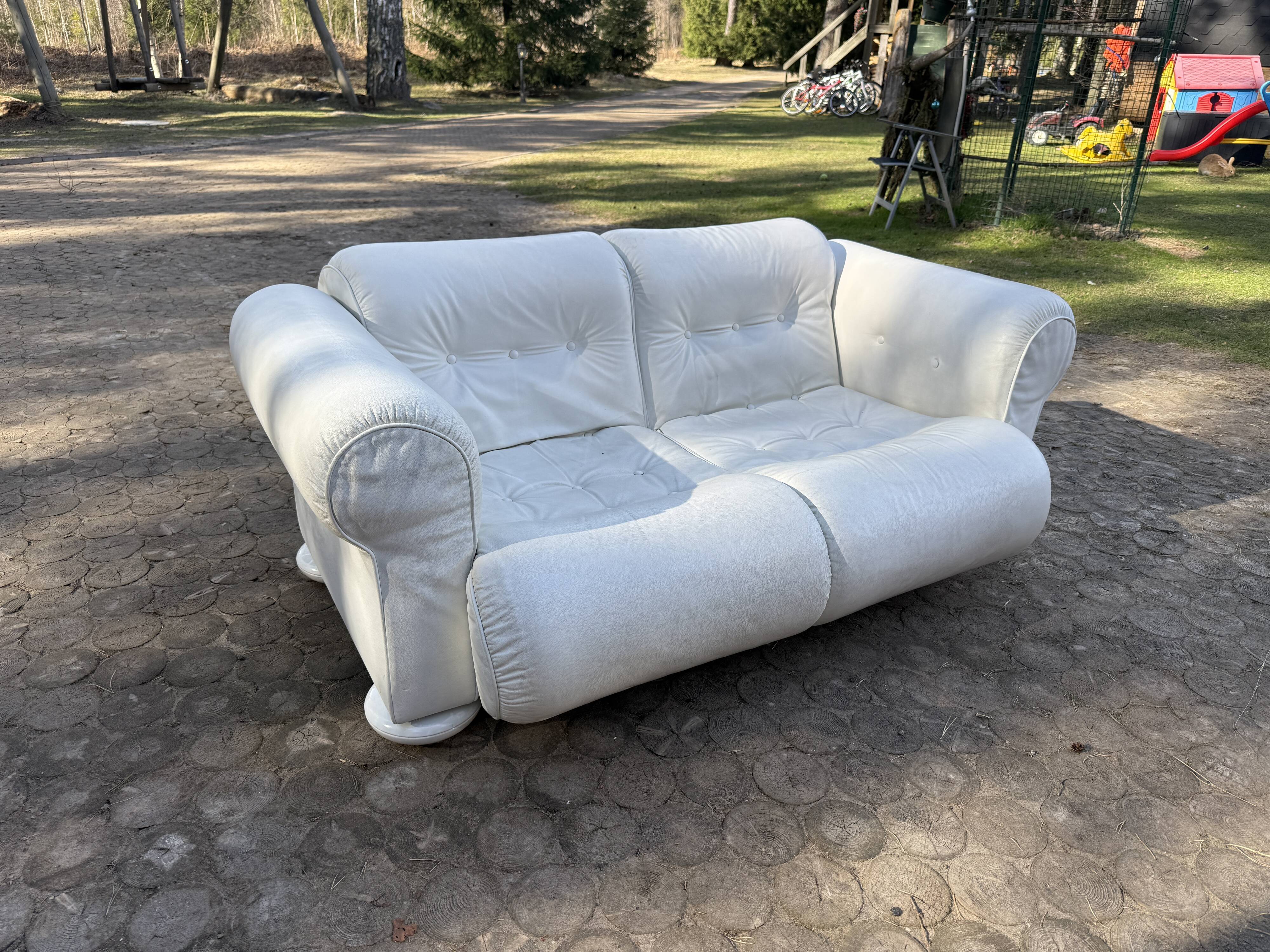 Fur Comodus — 2-Seater Leather Sofa — Germany — Sculptural Vintage Lounge