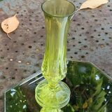 Vase soliflore en verre vert anis, motif base diamant, vintage et design