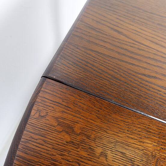Table de salle à manger ronde à rallonge en chêne massif Brutalist 1950s Mid-20th Century