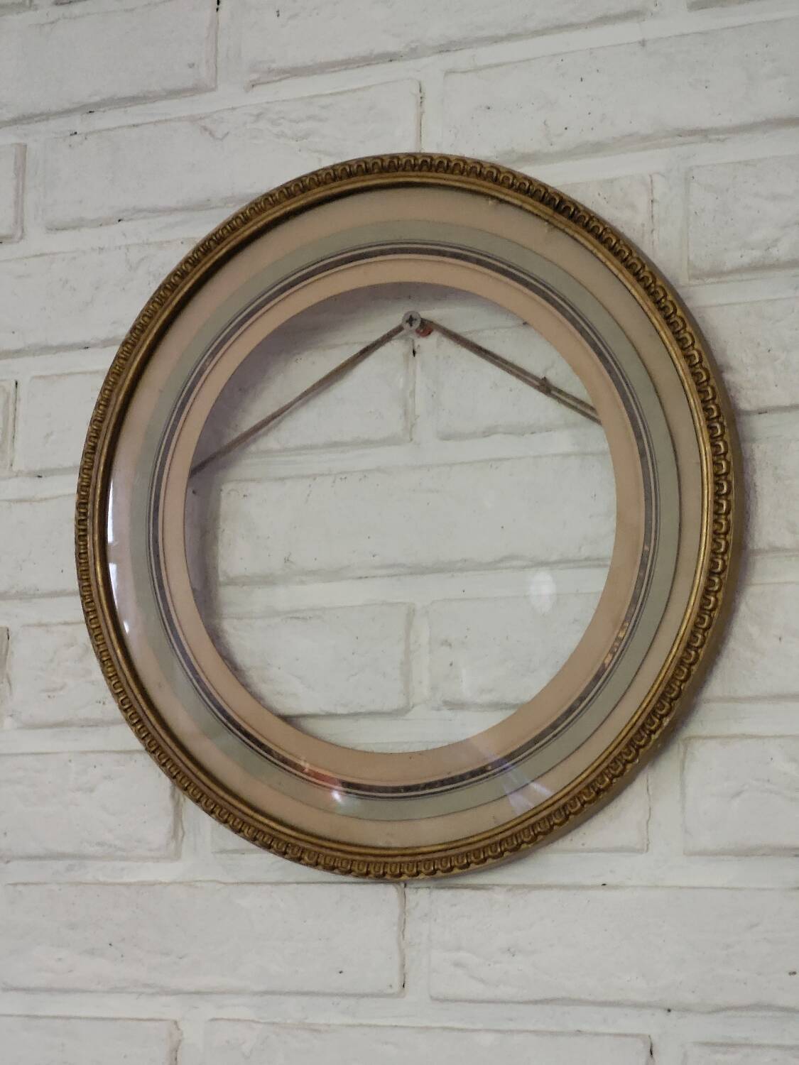 Round gilded wooden frame