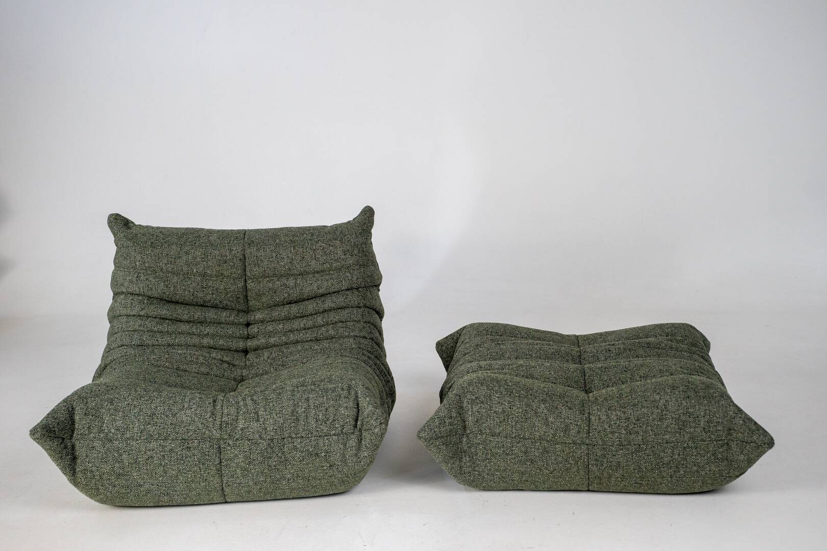 Togo set of armchairs and pouf in grey tweed