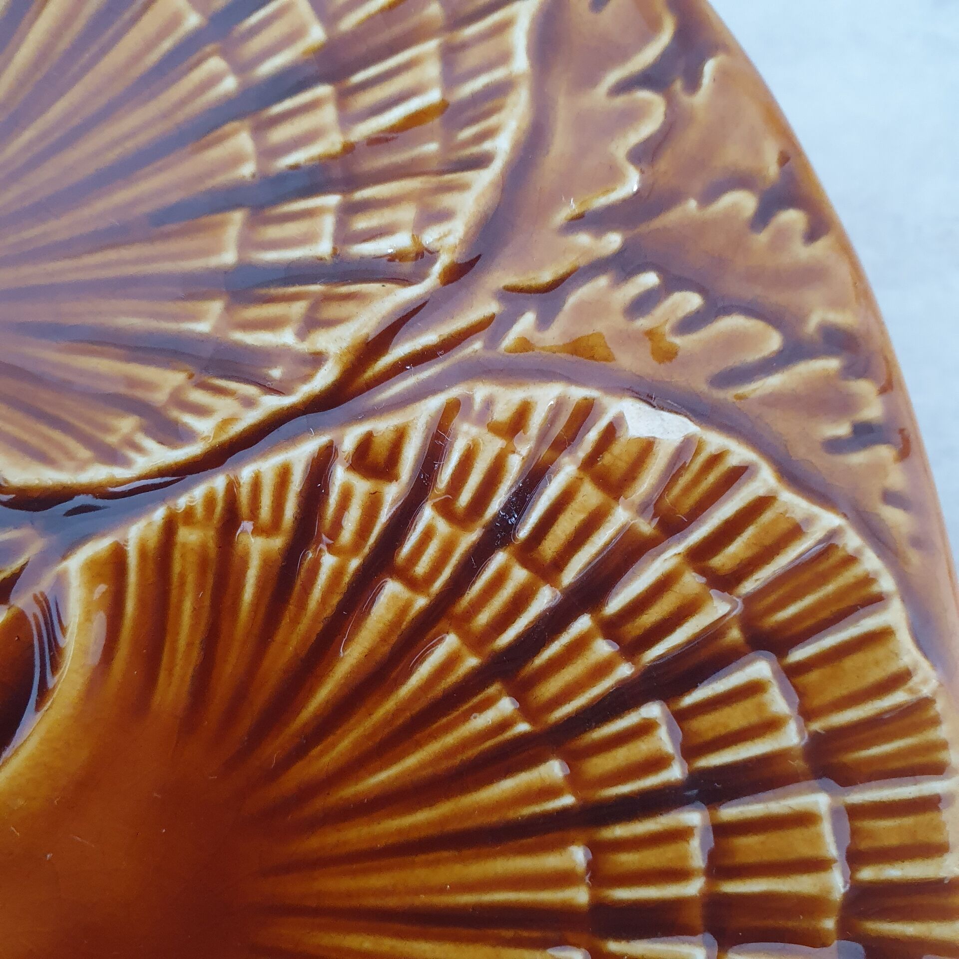 Scallop shell plates St Jacques by SECLA Portugal Barbotine