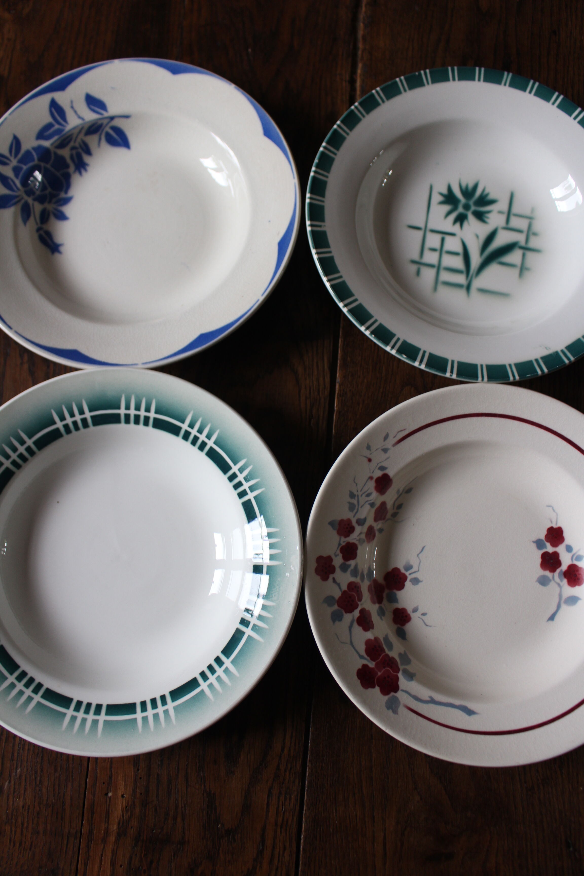 Lot 4 mismatched hollow plates Art Deco blue red green