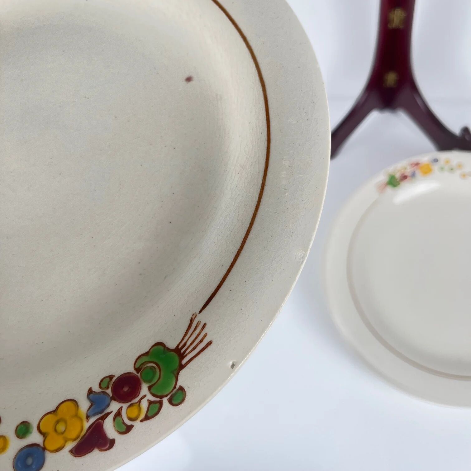 Set of 10 flat plates Longwy, 20th century, floral decoration.