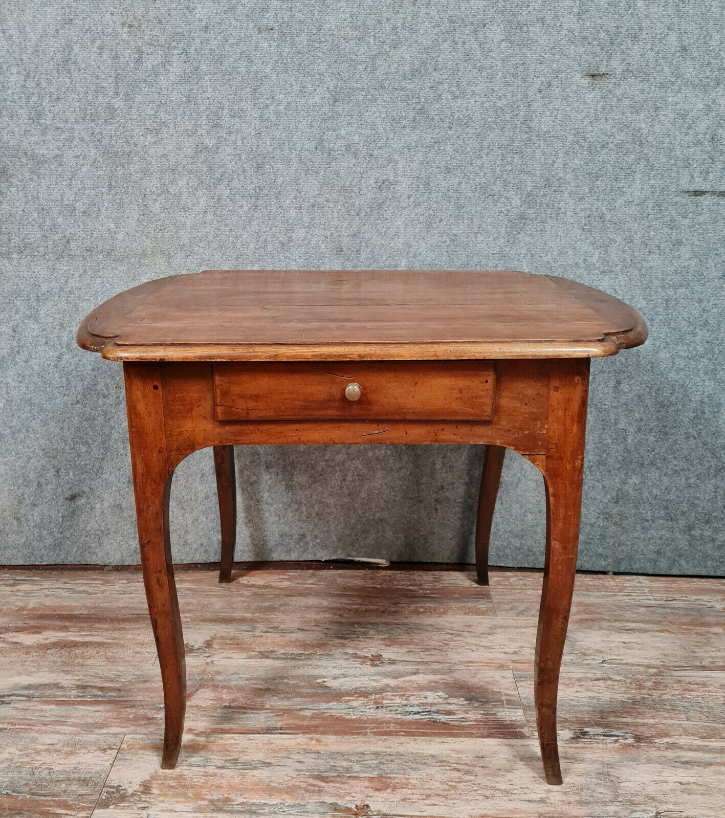 Bureau d'apparat louis xv en bois clair vers 1800