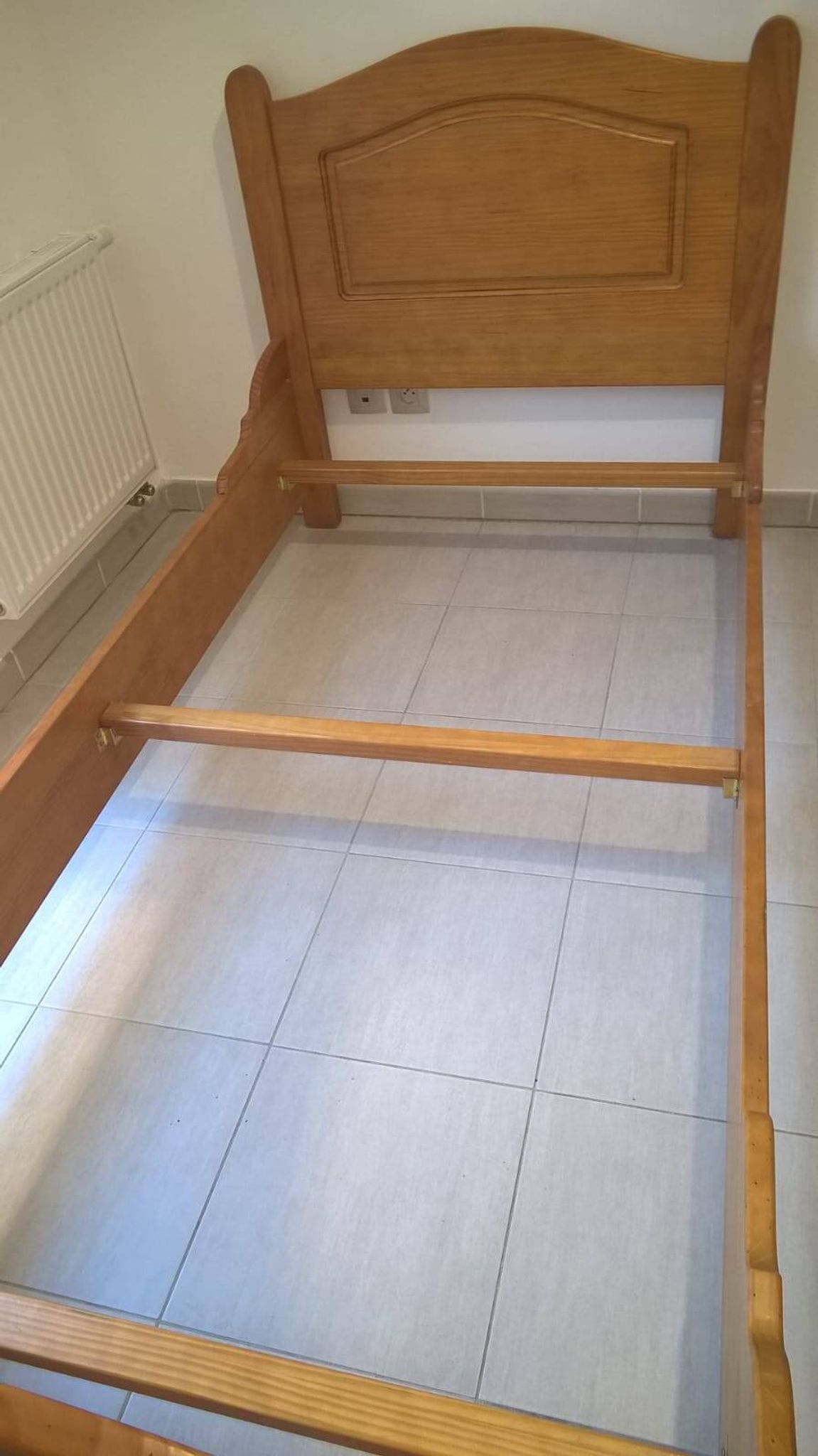 Wooden bed 90 x 190