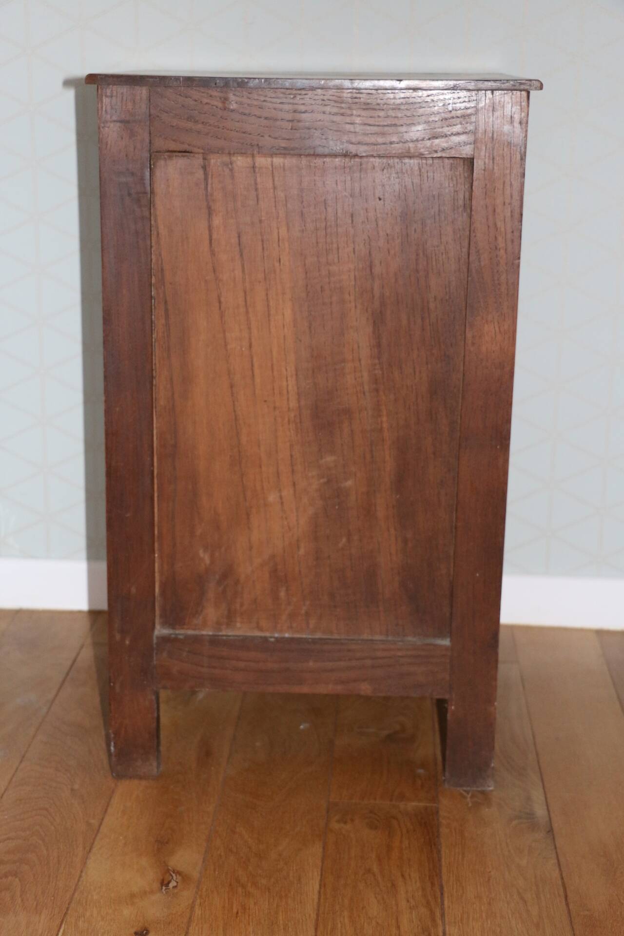 Dark oak side/bedside table