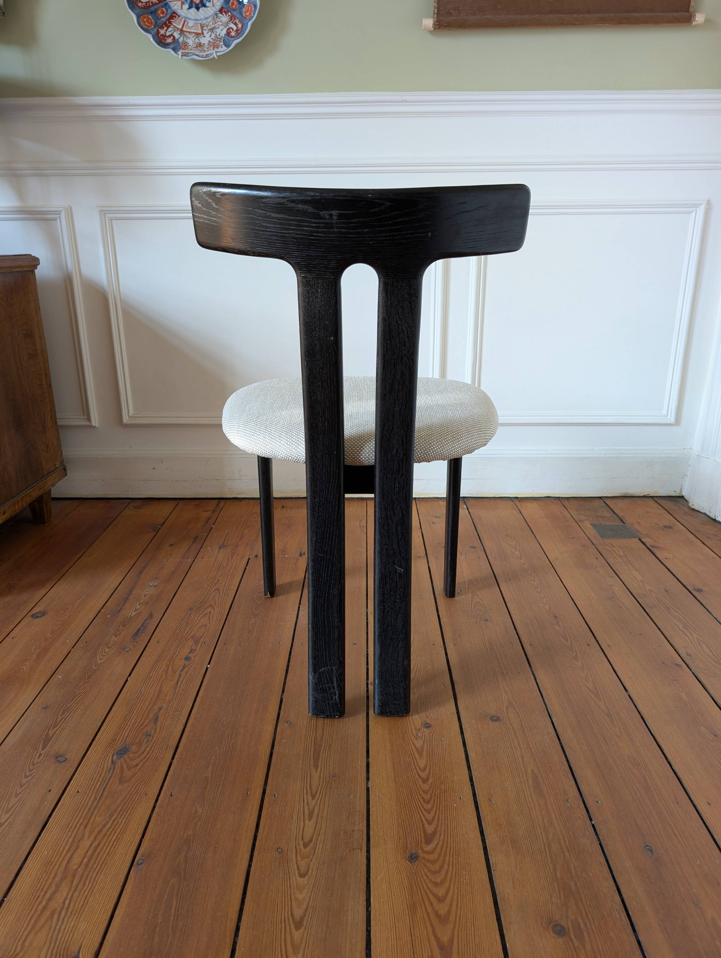 Set of 4 Oak "T-Shape" dining chairs