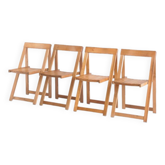 Set of 4 folding chairs