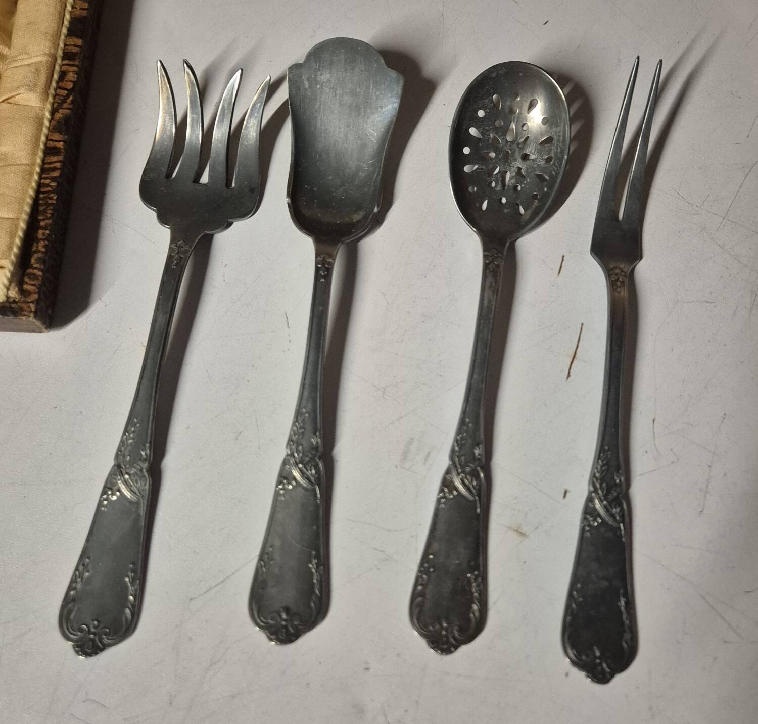 Set of 4 vintage silver-plated serving cutlery + box