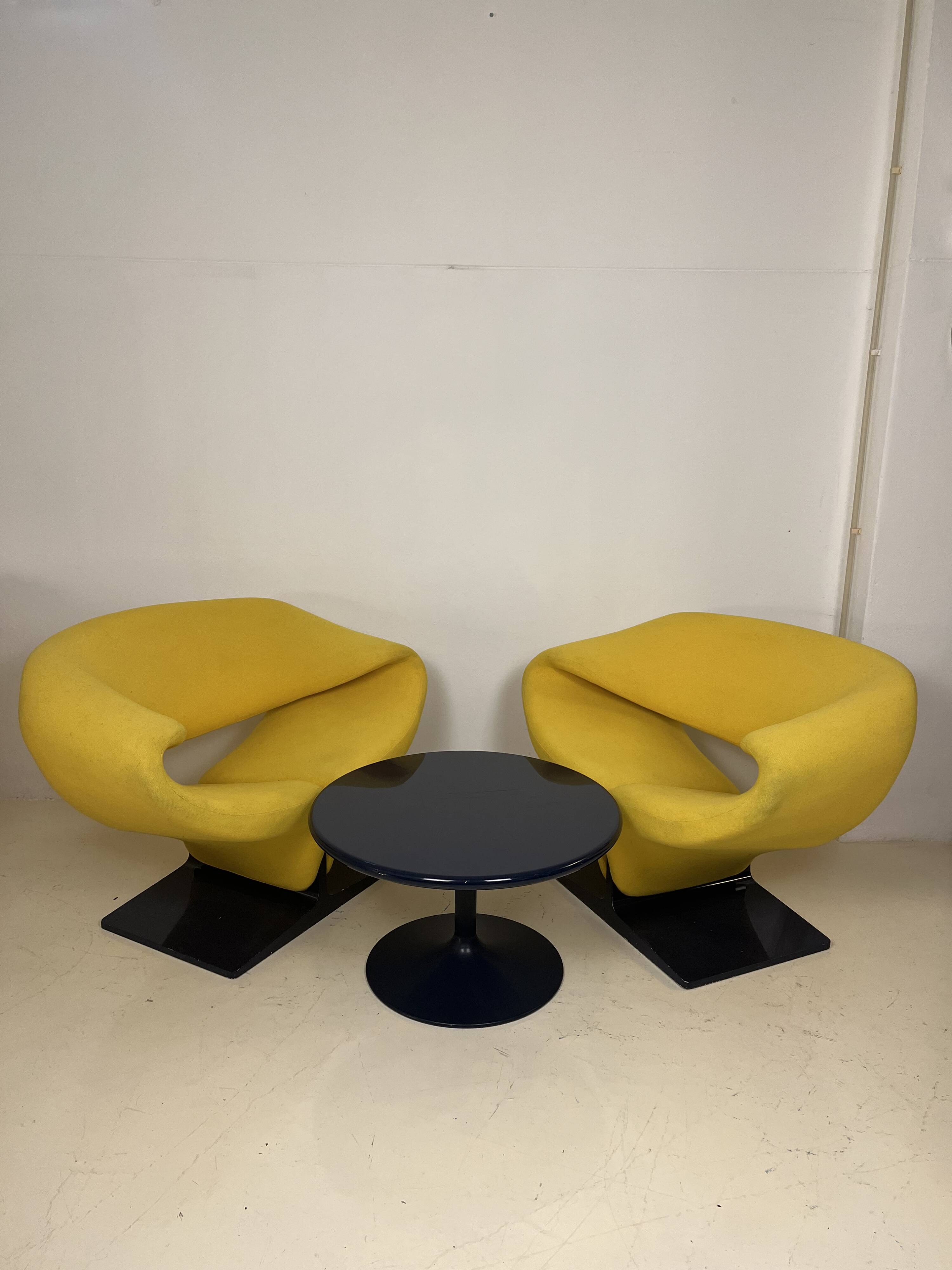 Ribbo armchairs and coffee table by Pierre paulin for Artifort, 60s,