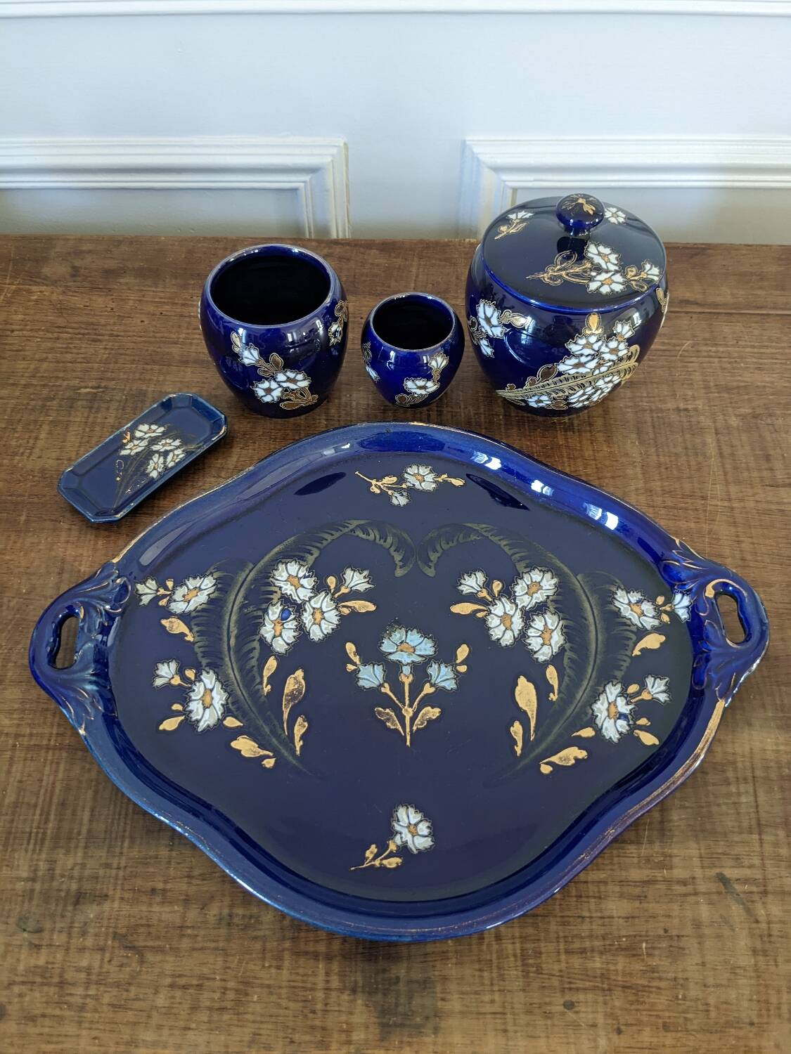 Ensemble plateau et ses pots en faïence