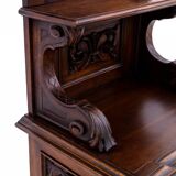 Commode sculptée, France, vers 1880.