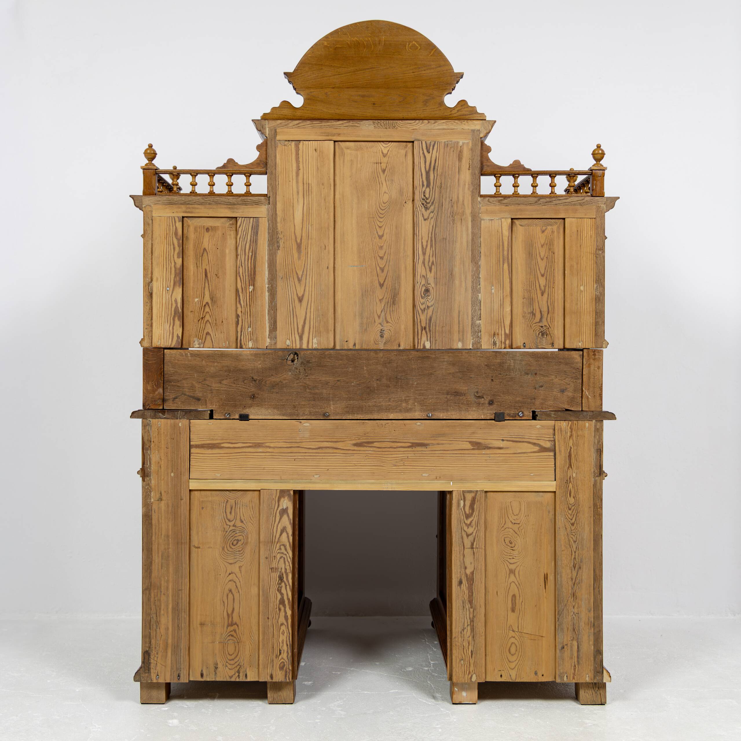 Grand Neo-Renaissance ministerial desk with steps in oak - circa 1880-1890