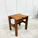 Tabouret brutaliste en pin
