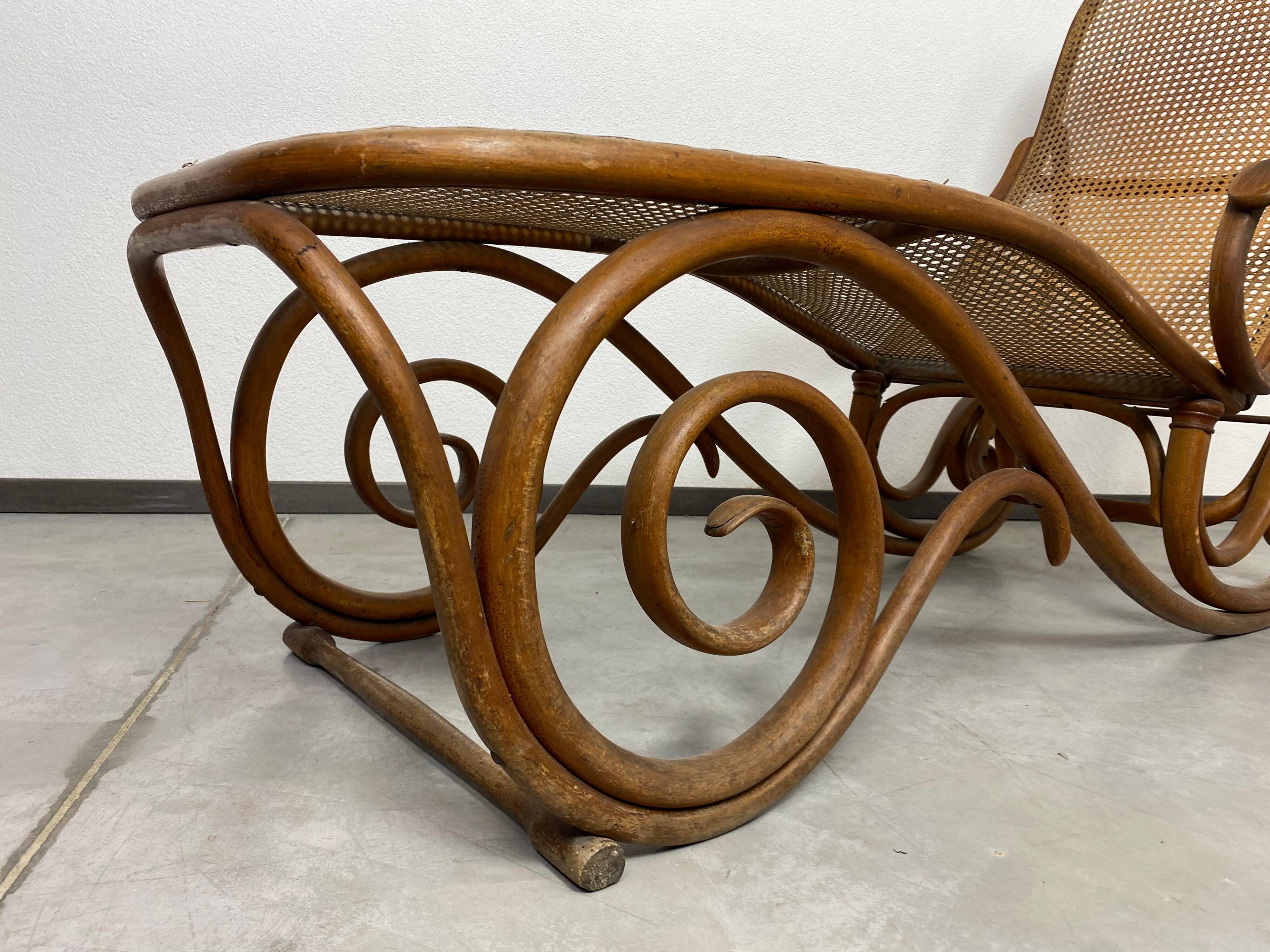 Lit de jour en bois courbé n°2 par Thonet