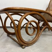 Daybed in curved wood no. 2 by Thonet