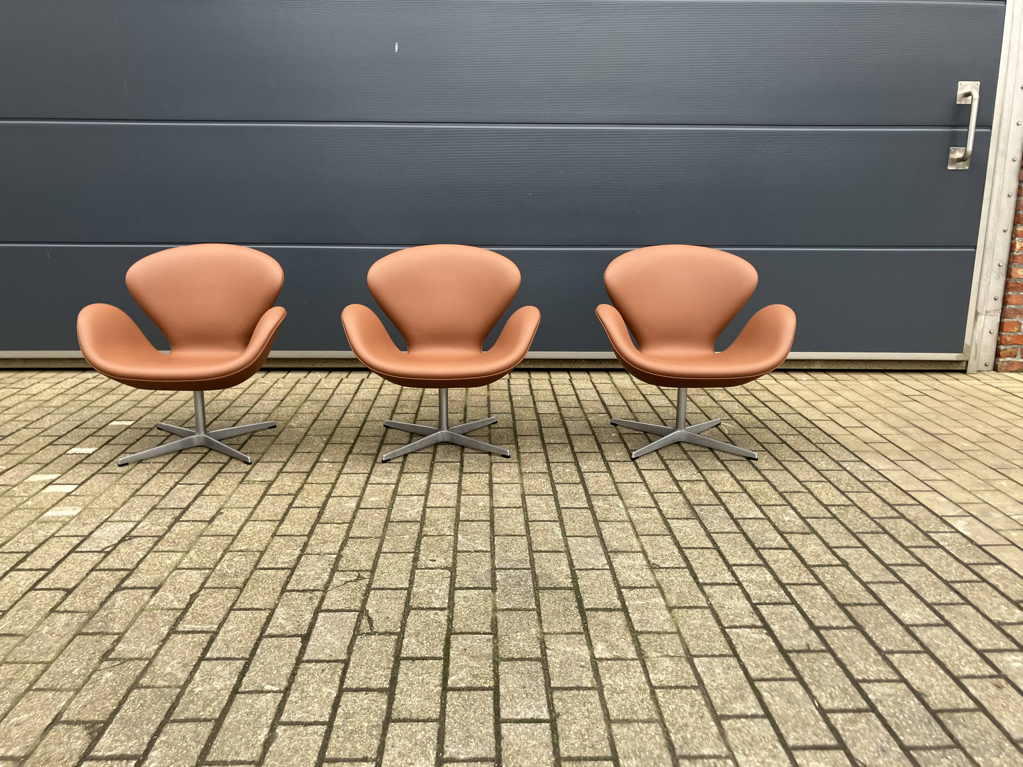 2x Fritz Hansen Swan chair by Arne Jacobsen, NEW condition!!