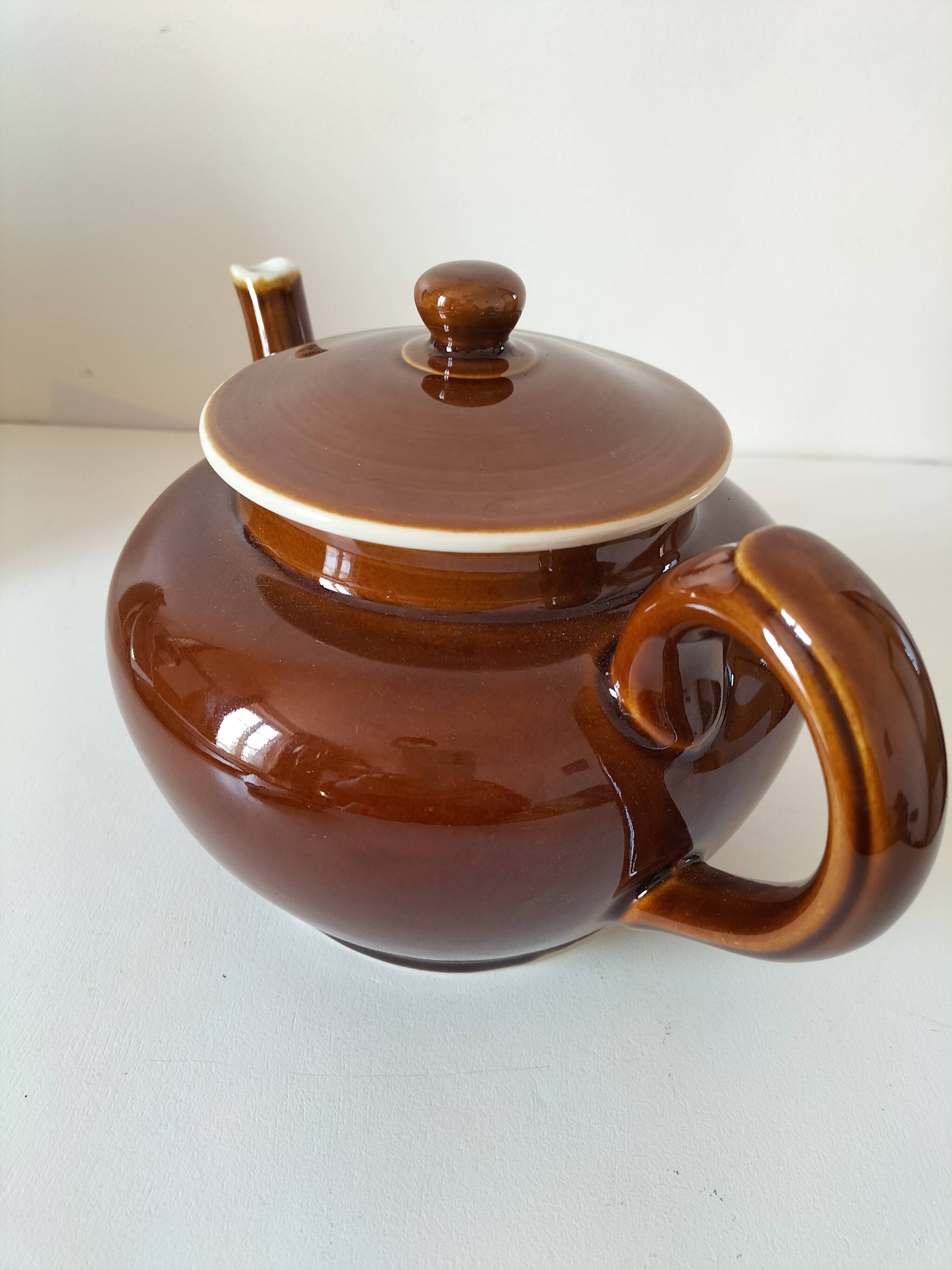 Very large 2 liter teapot