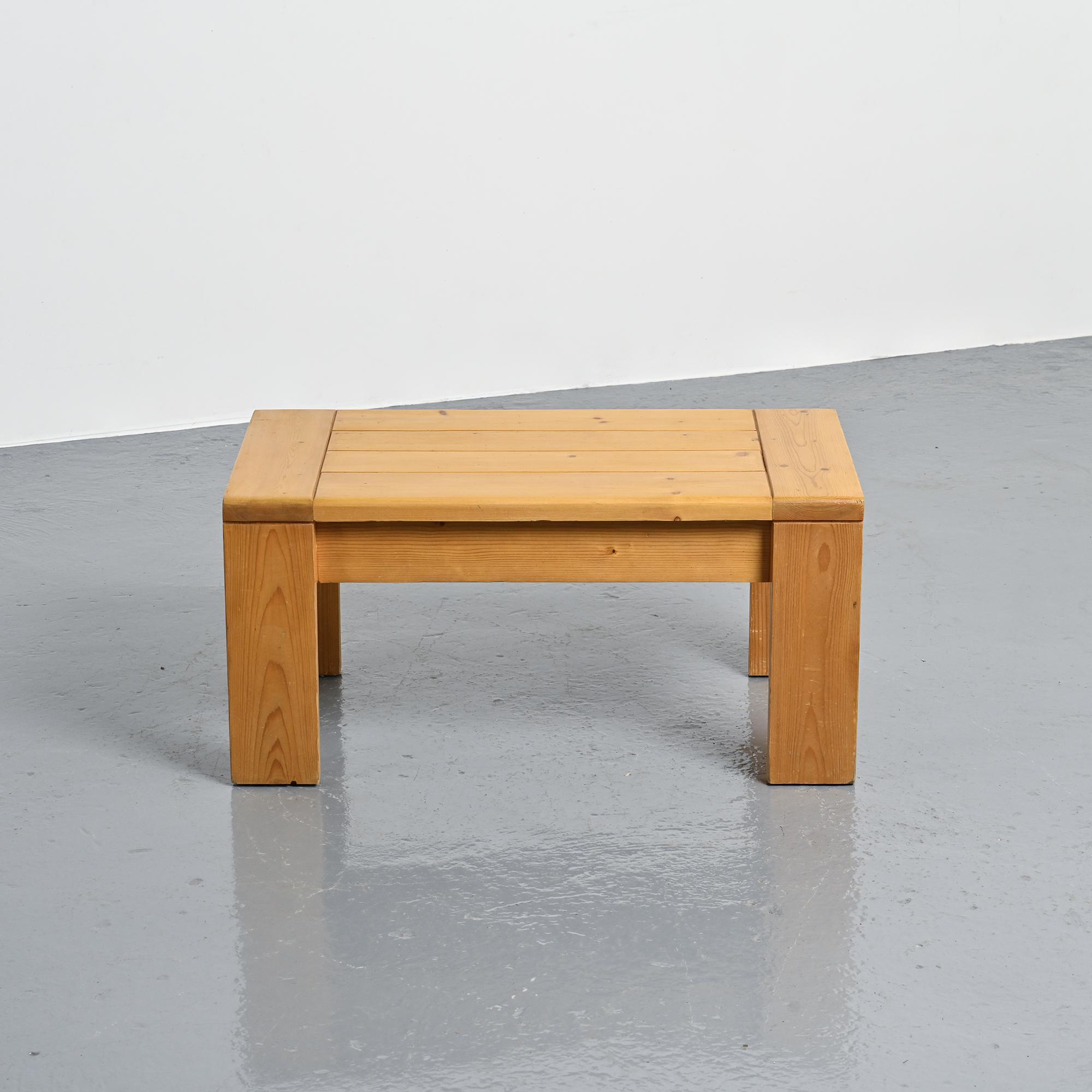 Table basse en pin Les Arcs, circa 1970