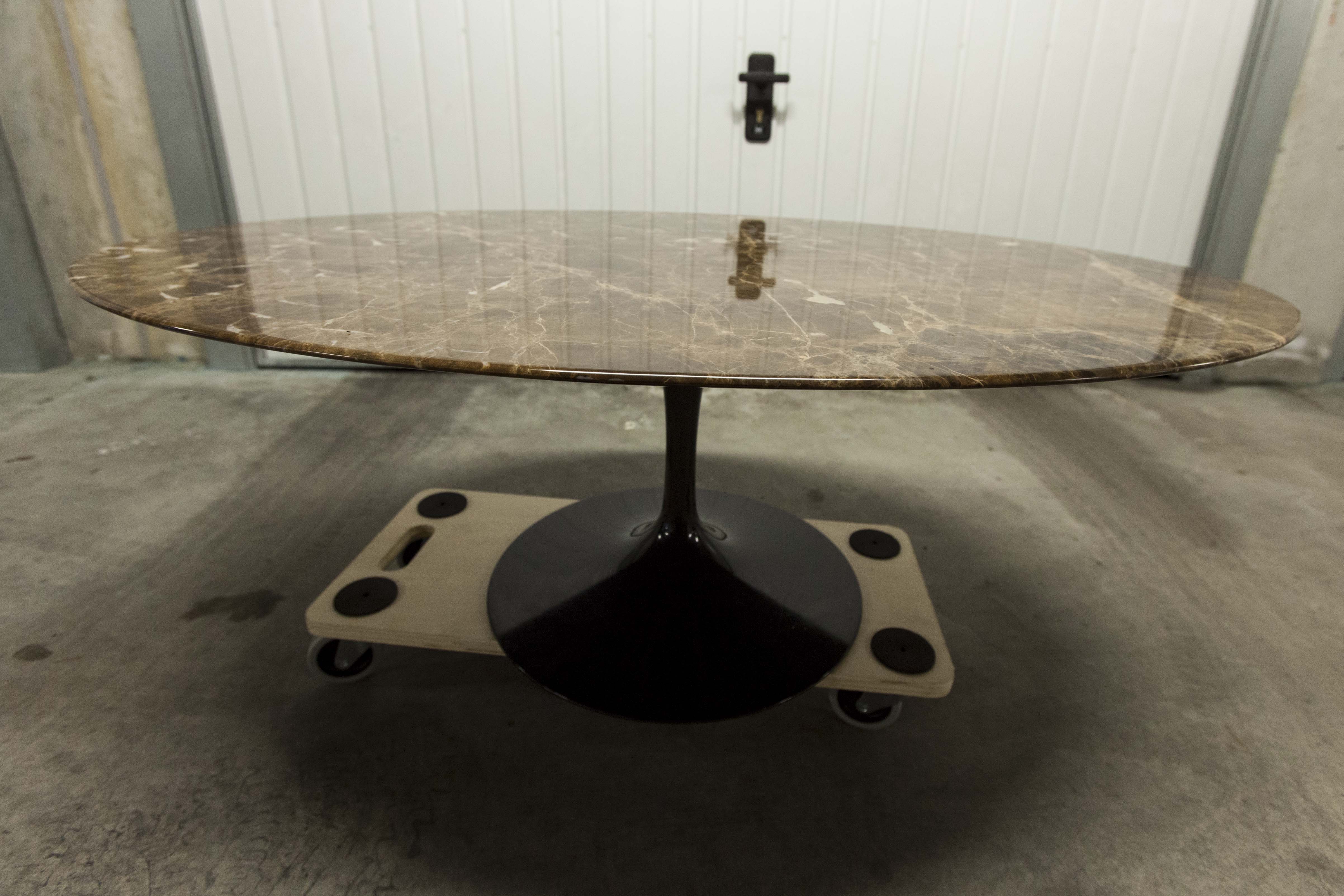 Oval coffee table by Eero Saarinen for Knoll