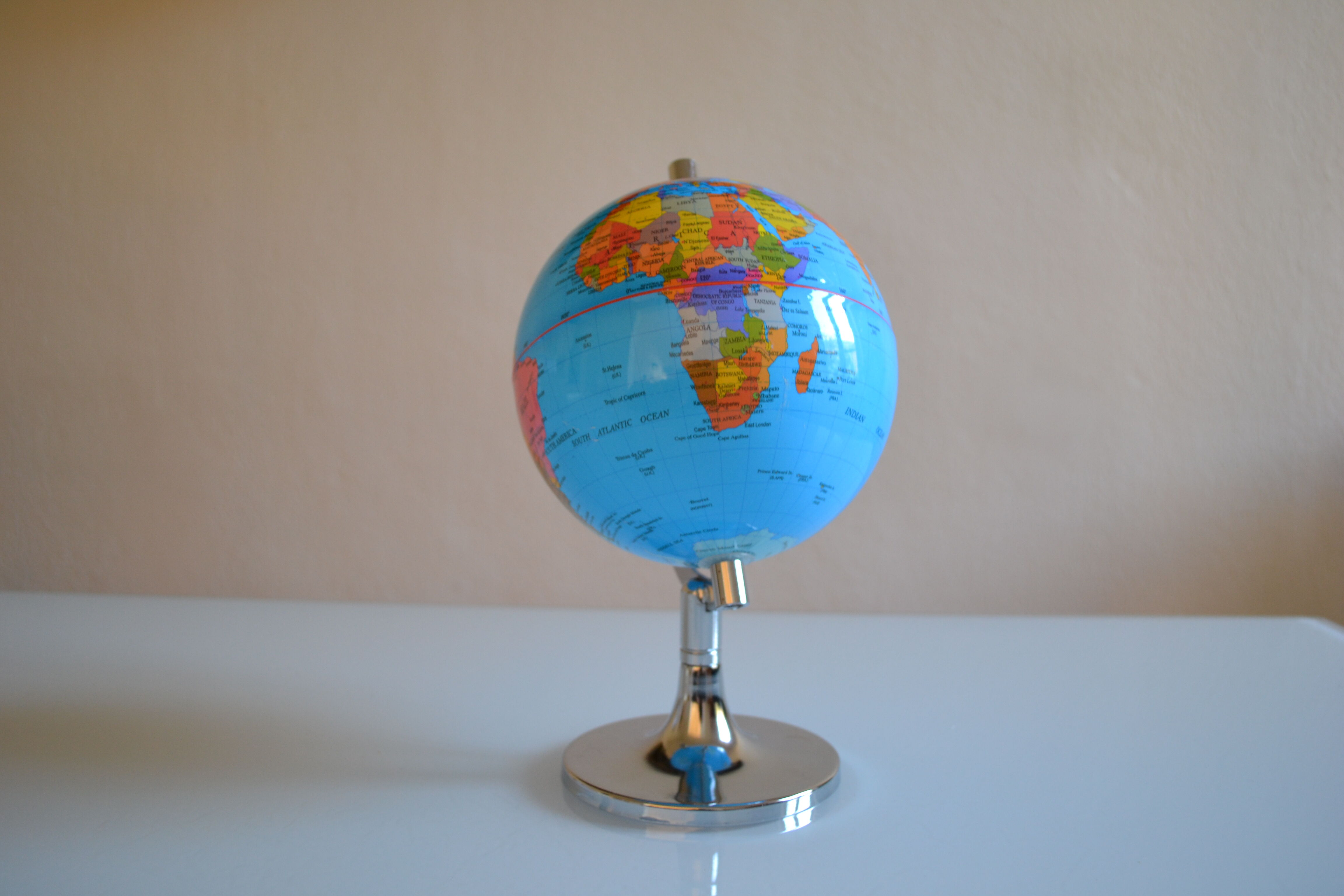 Globe vintage foot tulip