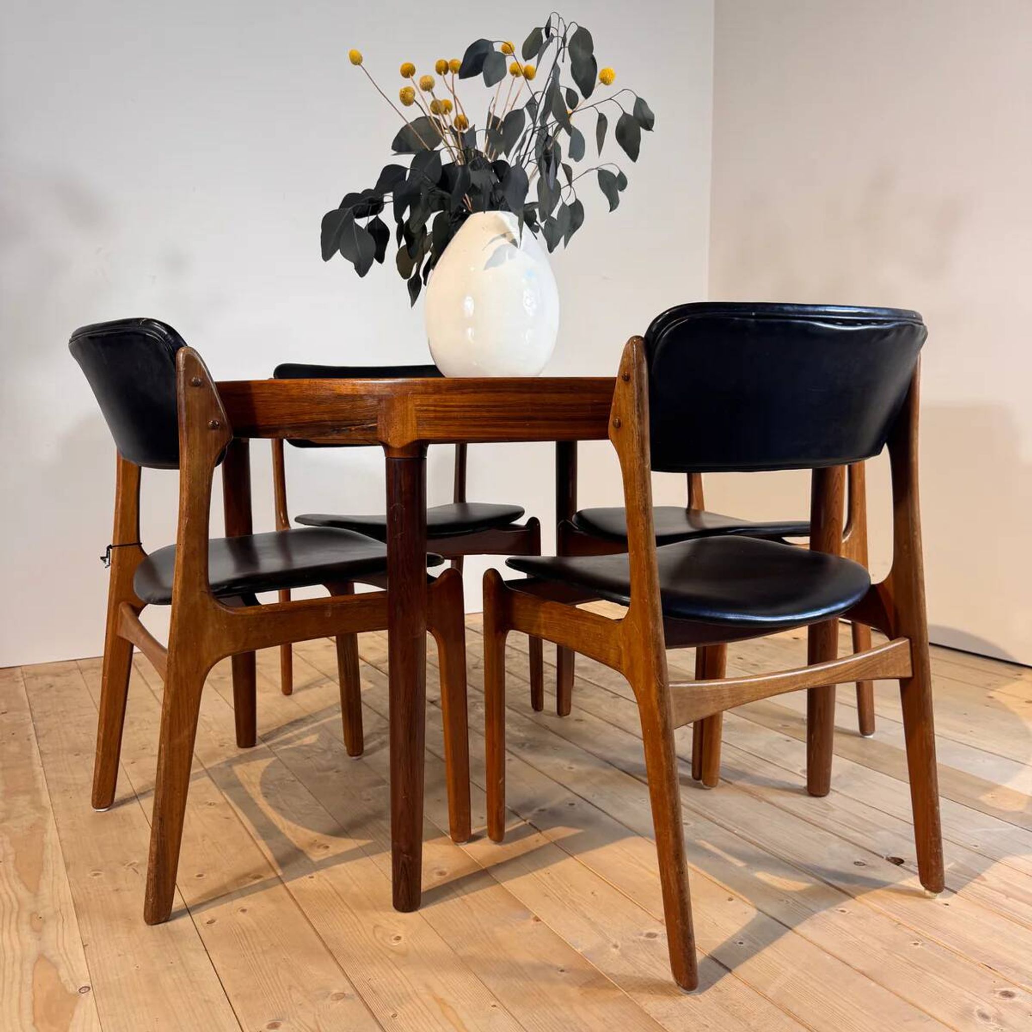 Round dining table Randers Møbelfabrik in rosewood, 1960s