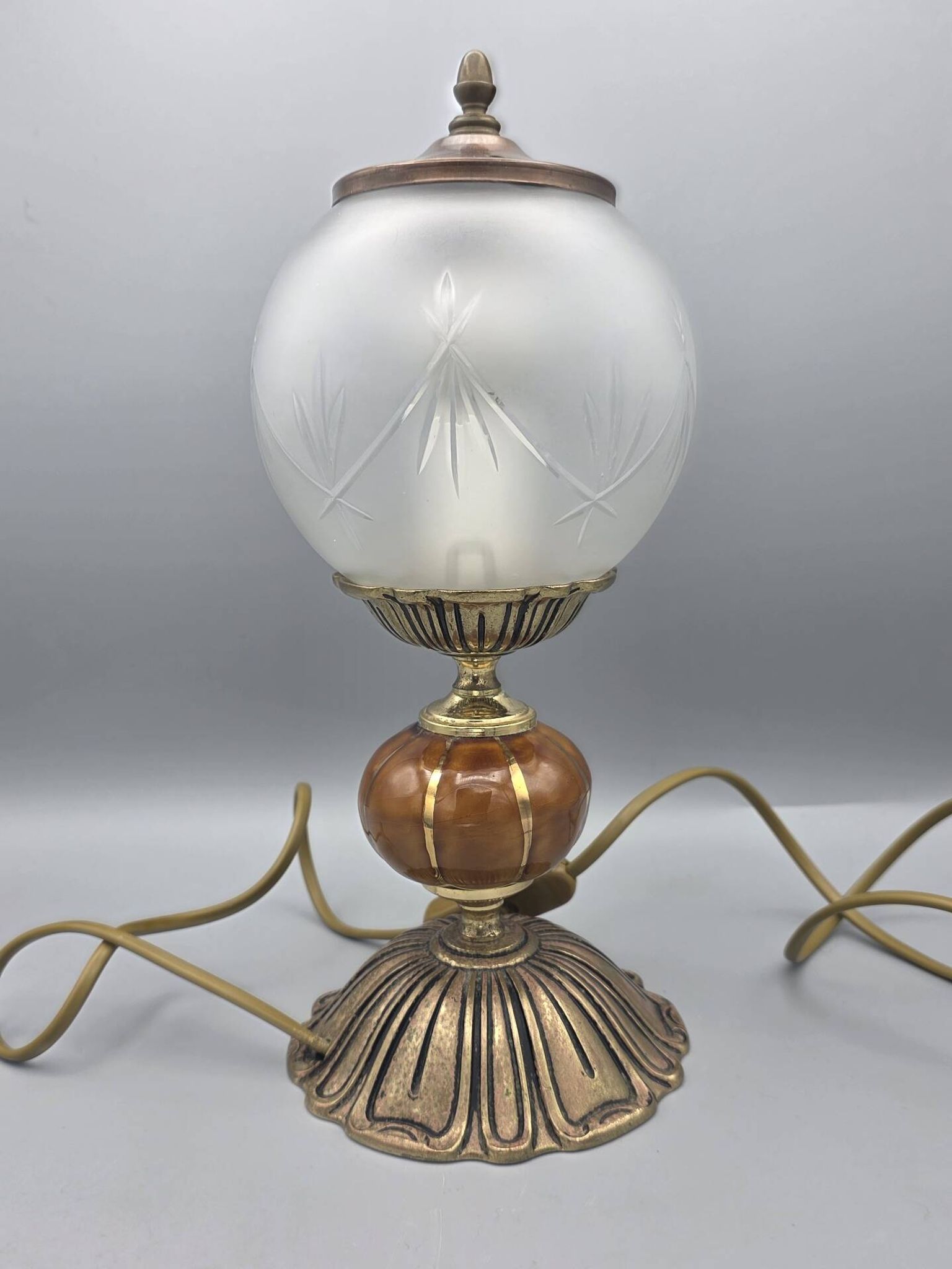 Hollywood Regency bedside lamp in gold metal with a glass globe.