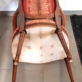 Paire de fauteuils cabriolets style louis xvi médaillon