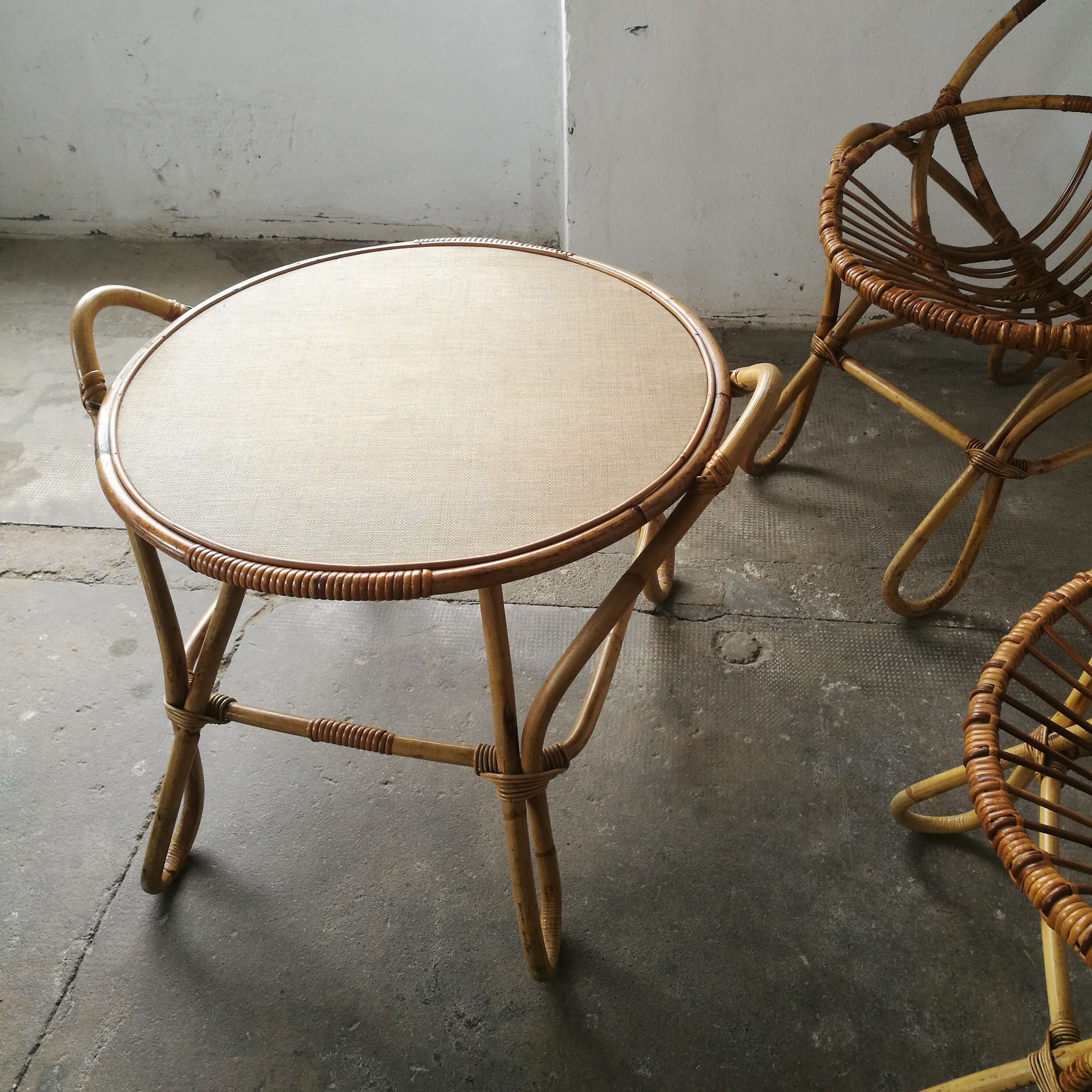 Rattan set 2 armchairs and 1 table