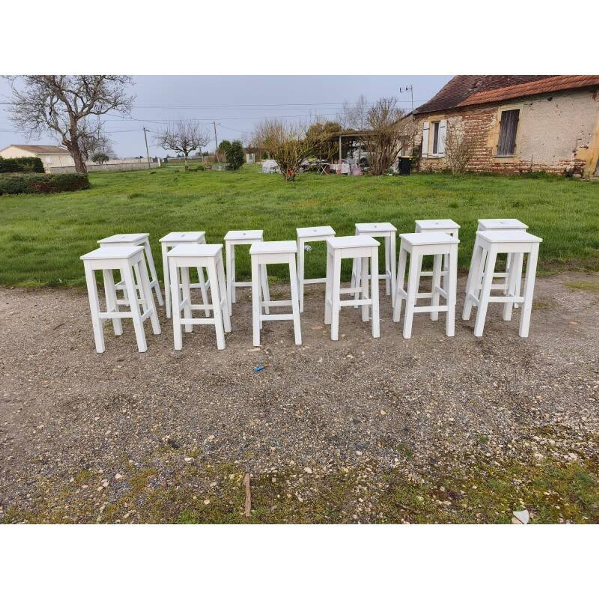 Lot de 13 tabourets de bistrot bois