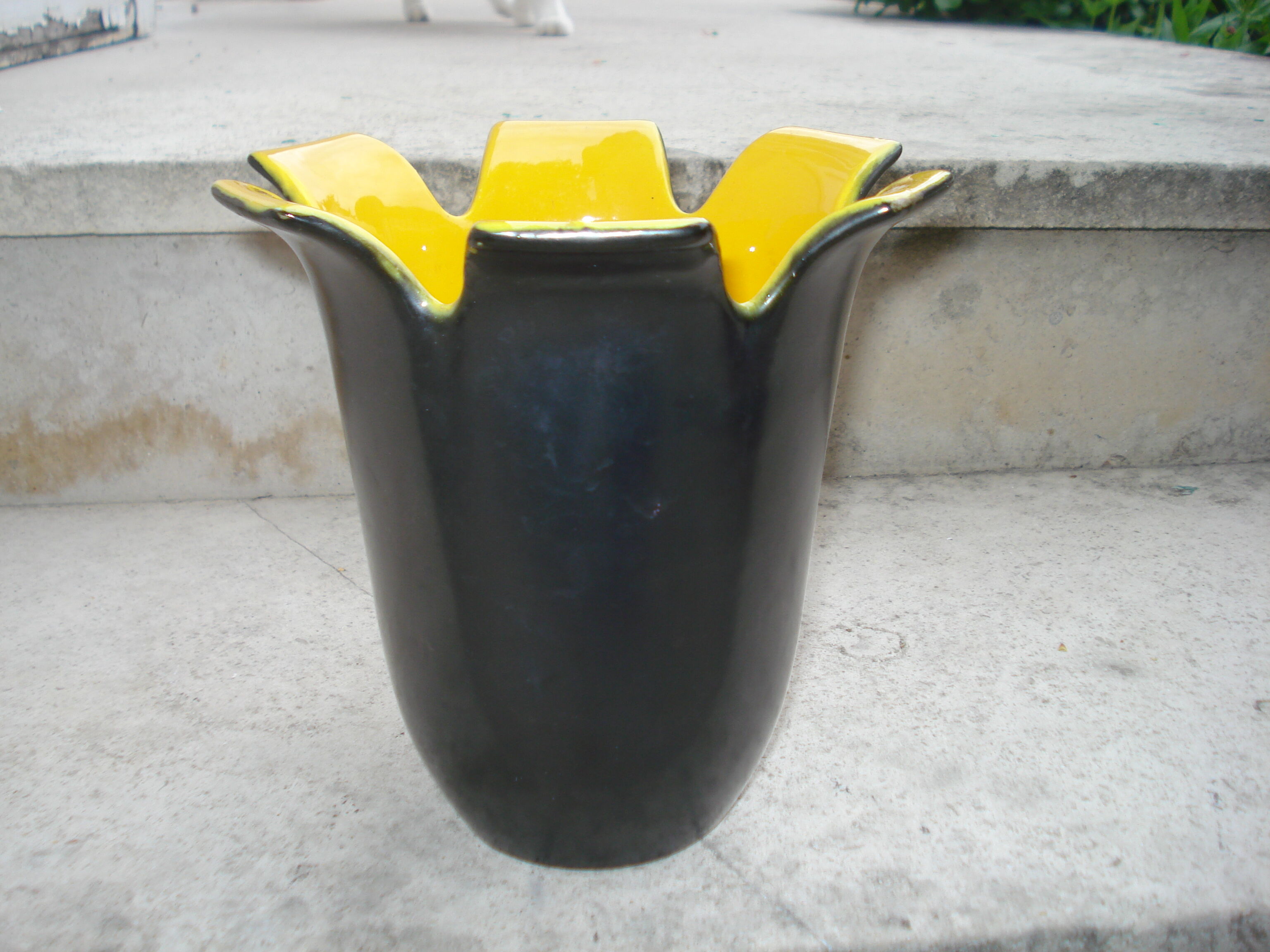 Saint-Clément black and yellow "petals" vase by b. létalle - 1950 vintage