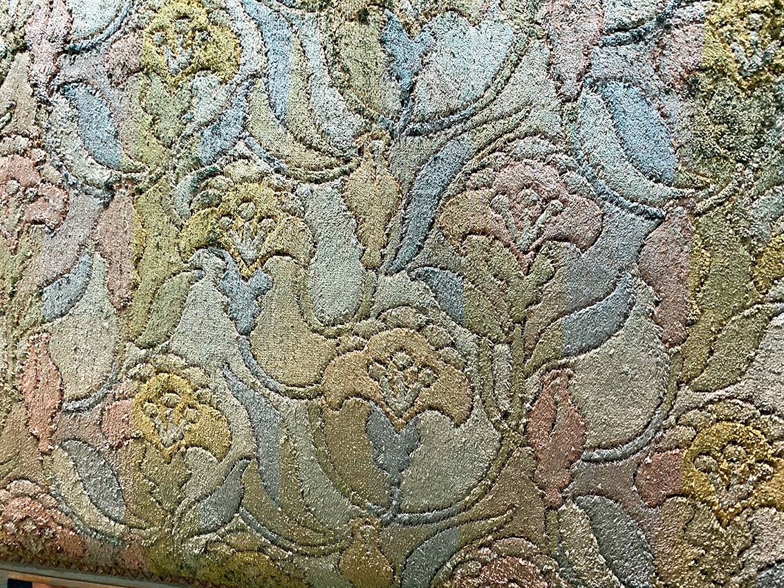 Louis XVI style bench in blue lacquered wood with gold trim