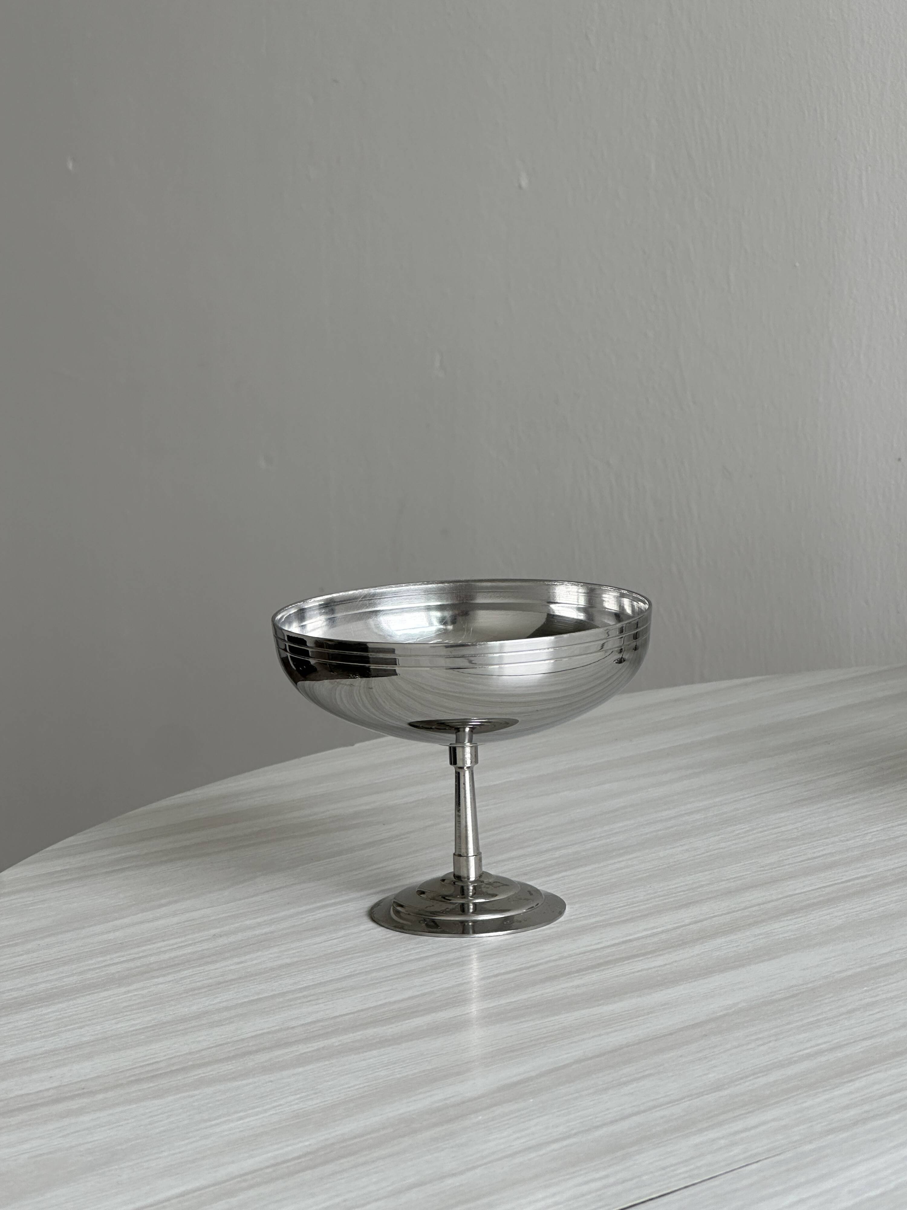 6 large stainless steel bowls on feet Letang Remy