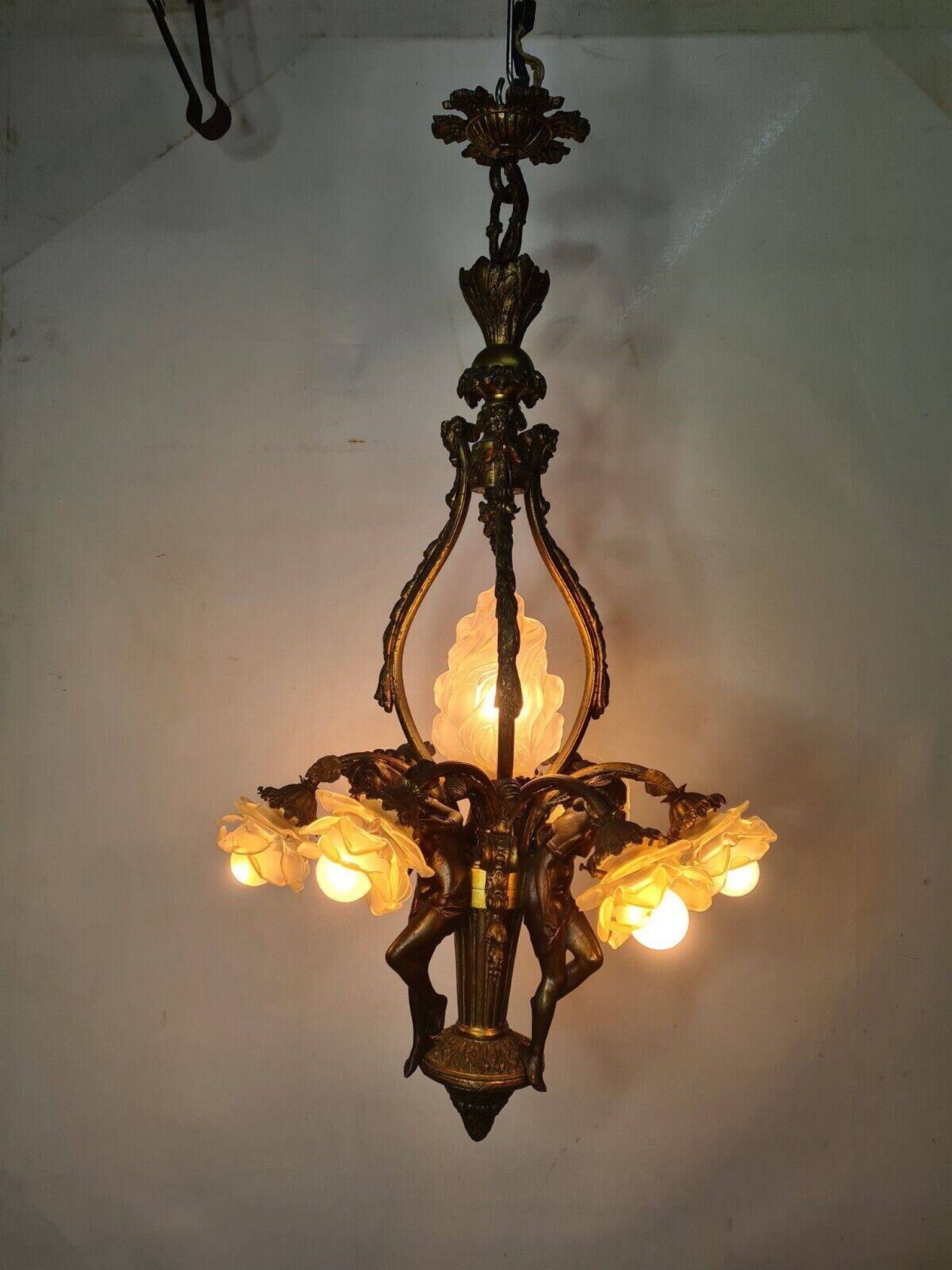 LOUIS XV style chandelier in gilded and patinated bronze with draped women