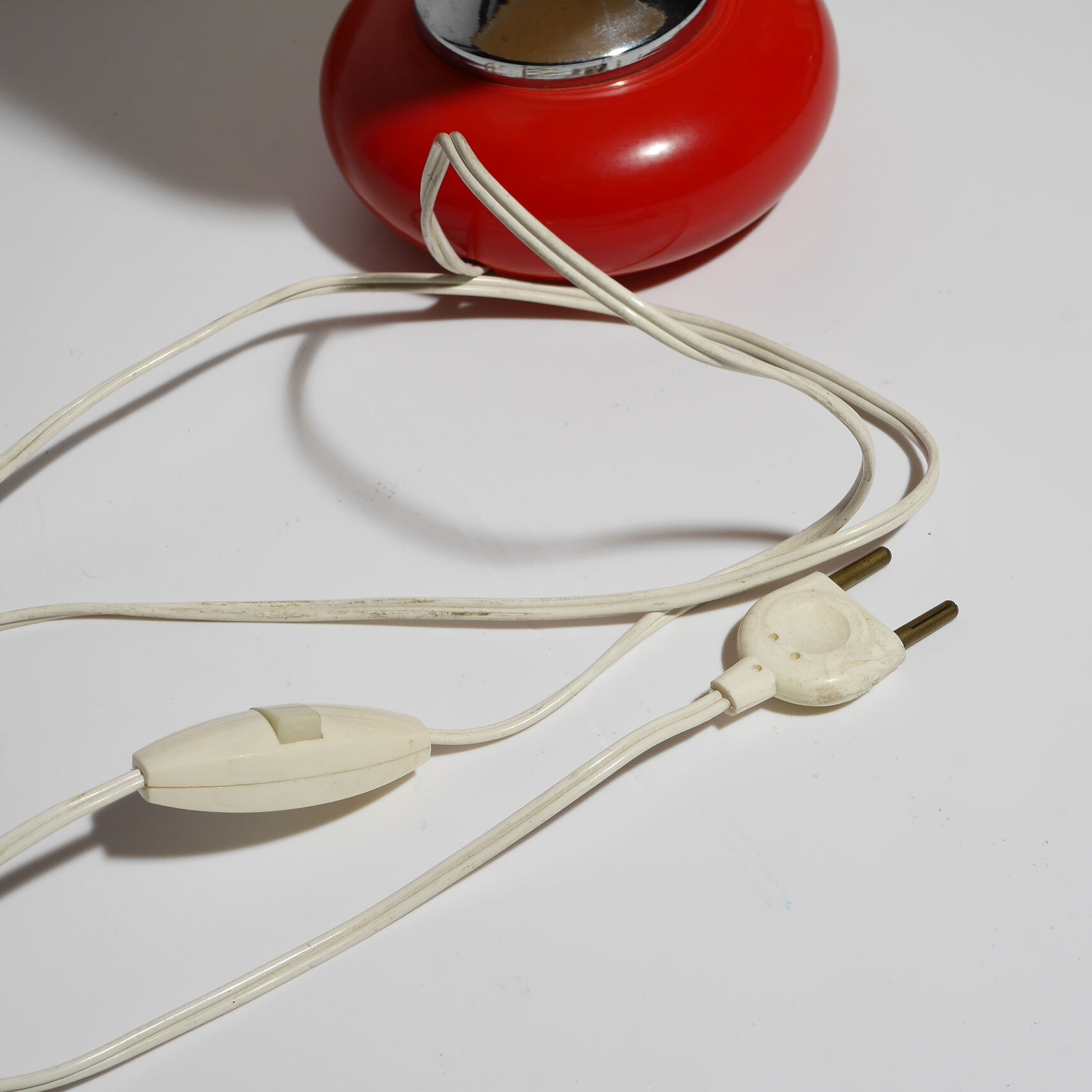 Lampe de chevet rouge